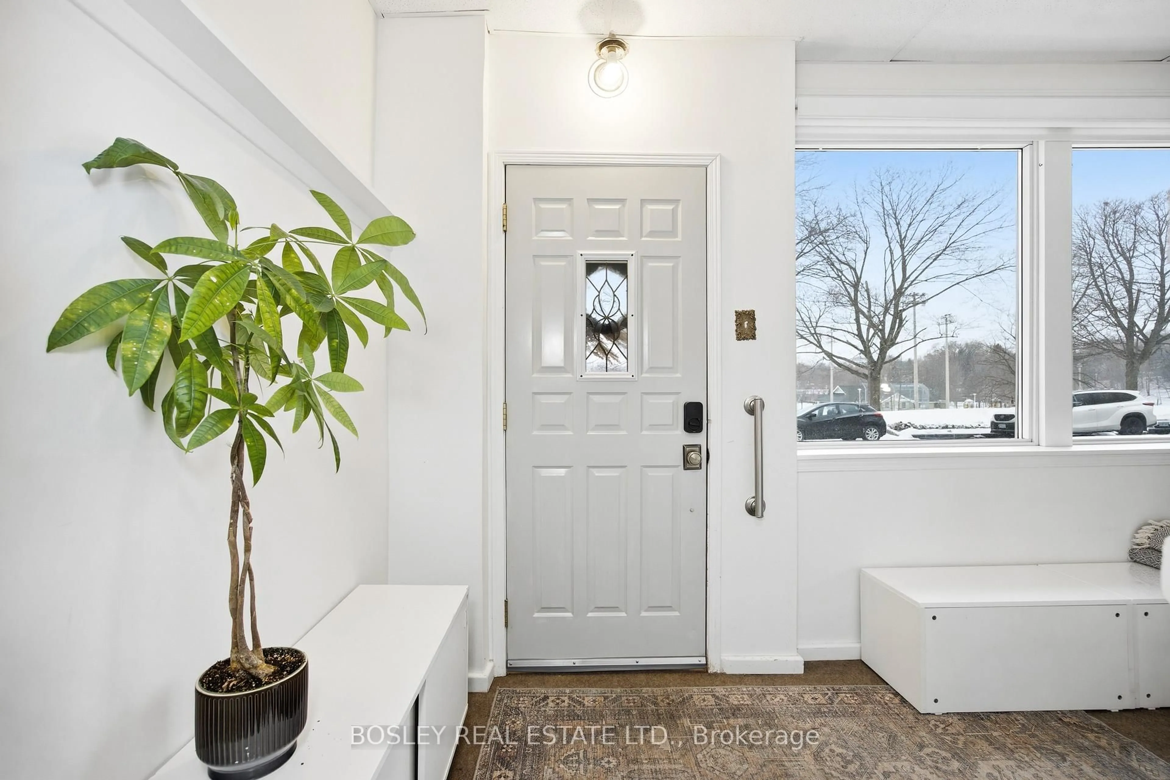 Indoor entryway for 185 Greenwood Ave, Toronto Ontario M4L 2P8