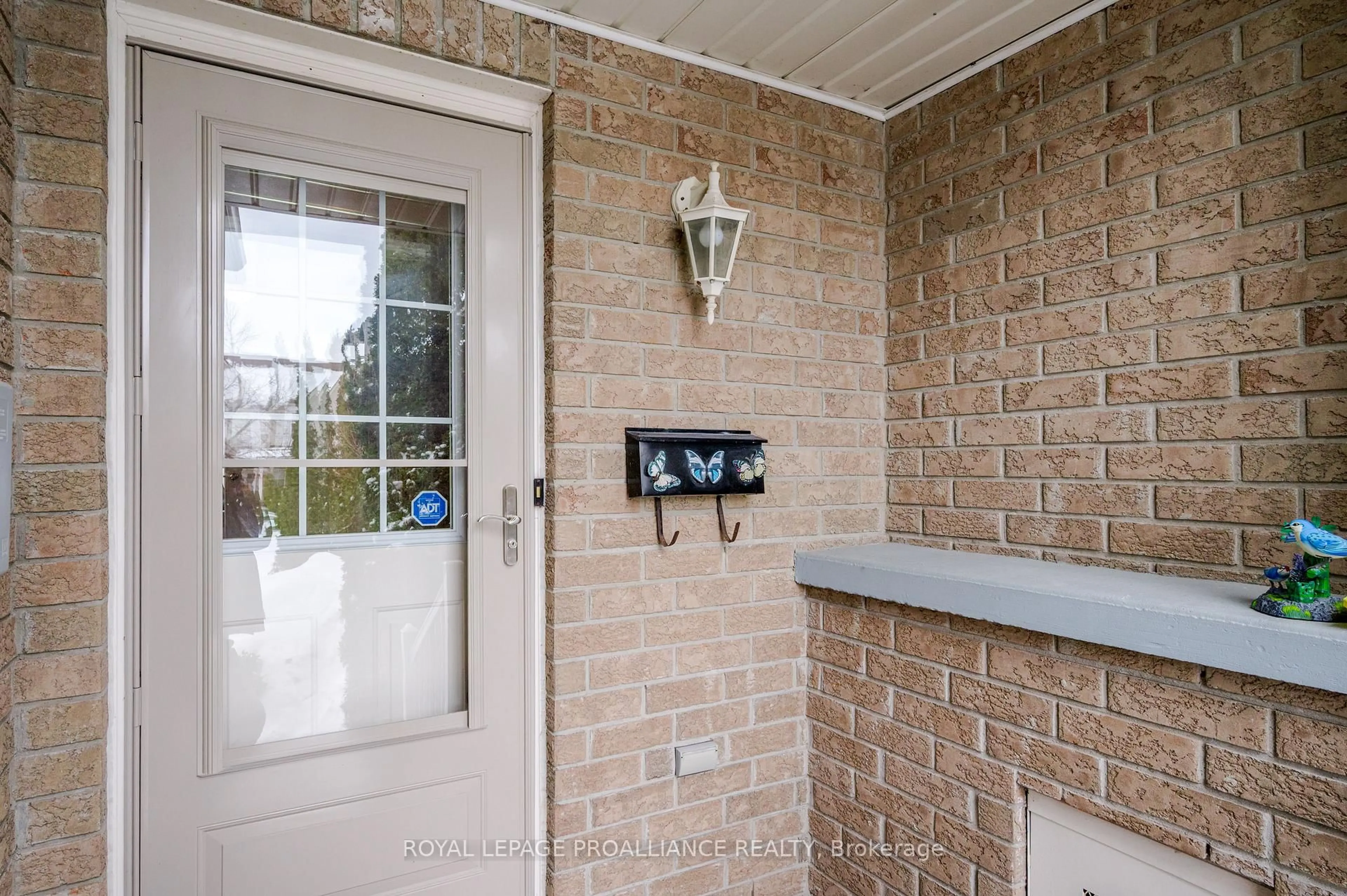Indoor entryway for 56 Toscana Dr, Whitby Ontario L1R 3N7