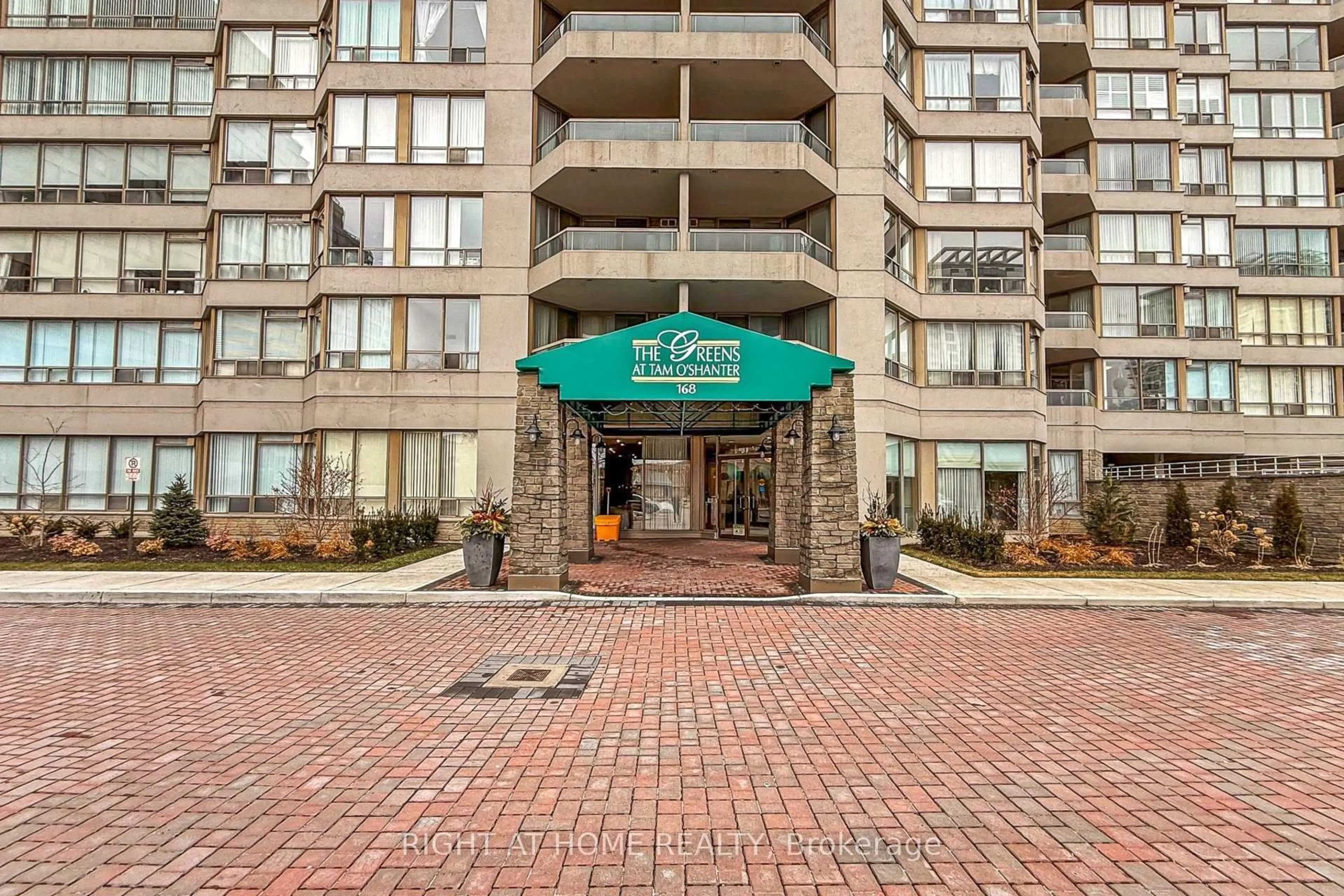 Indoor foyer for 168 Bonis Ave #301, Toronto Ontario M1T 3V6