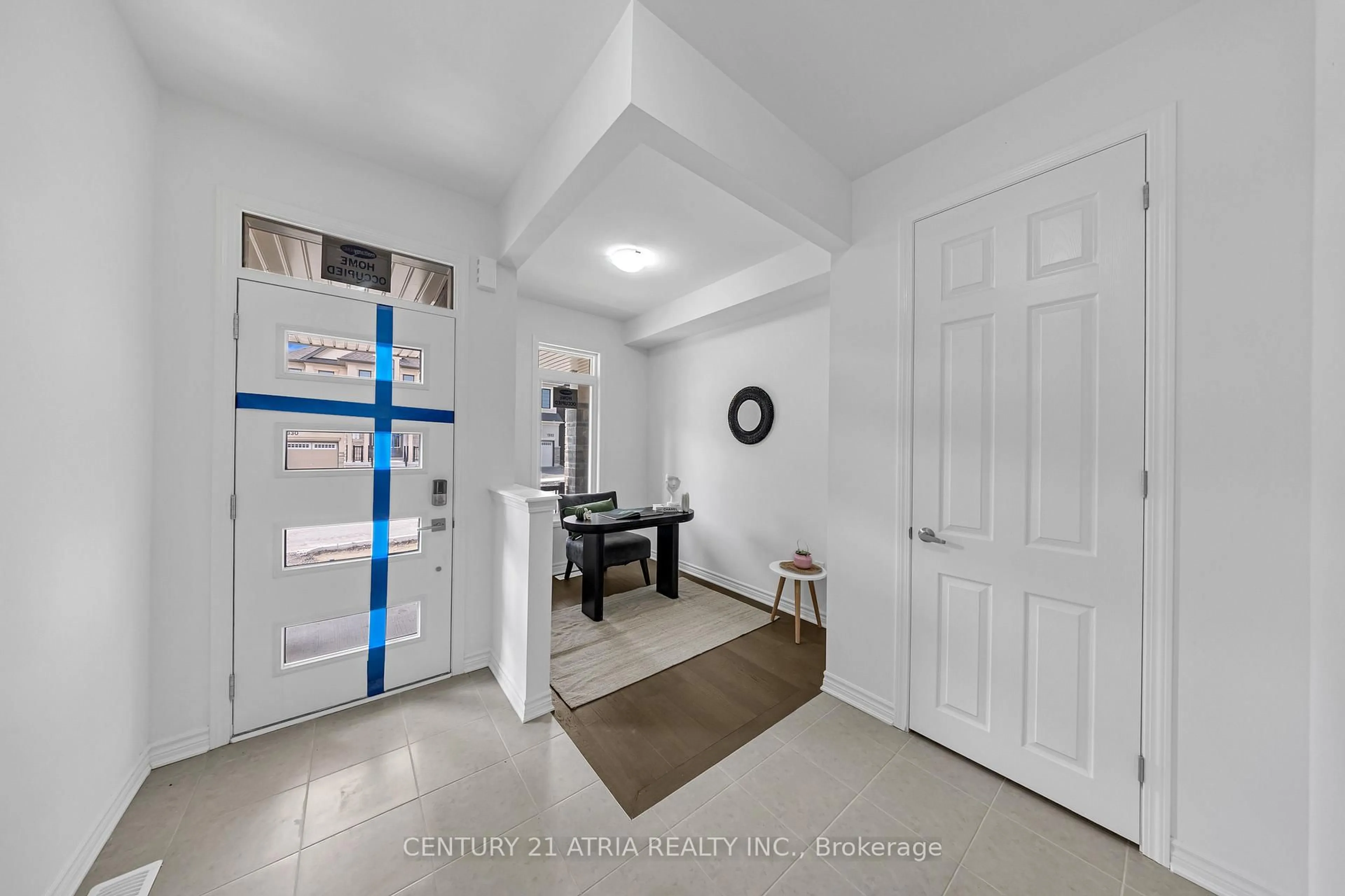 Indoor entryway for 1331 Garthdale St, Pickering Ontario L1X 0T2