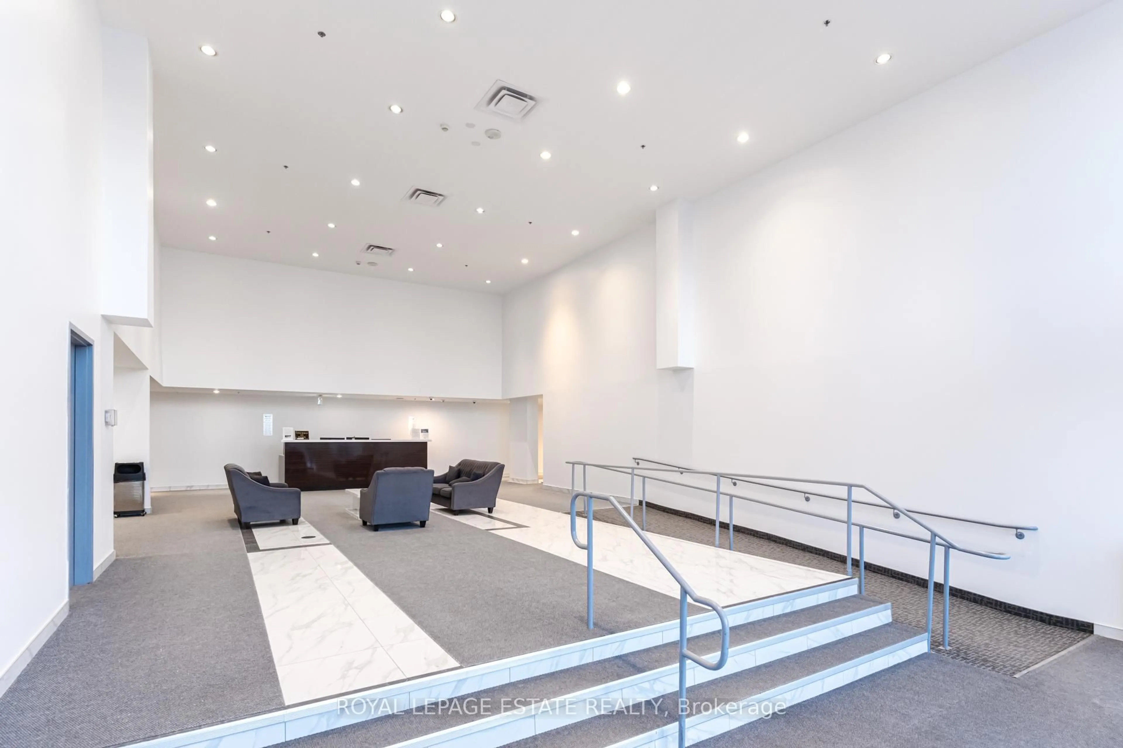 Indoor foyer for 22 East Haven Dr #818, Toronto Ontario M1N 1L9