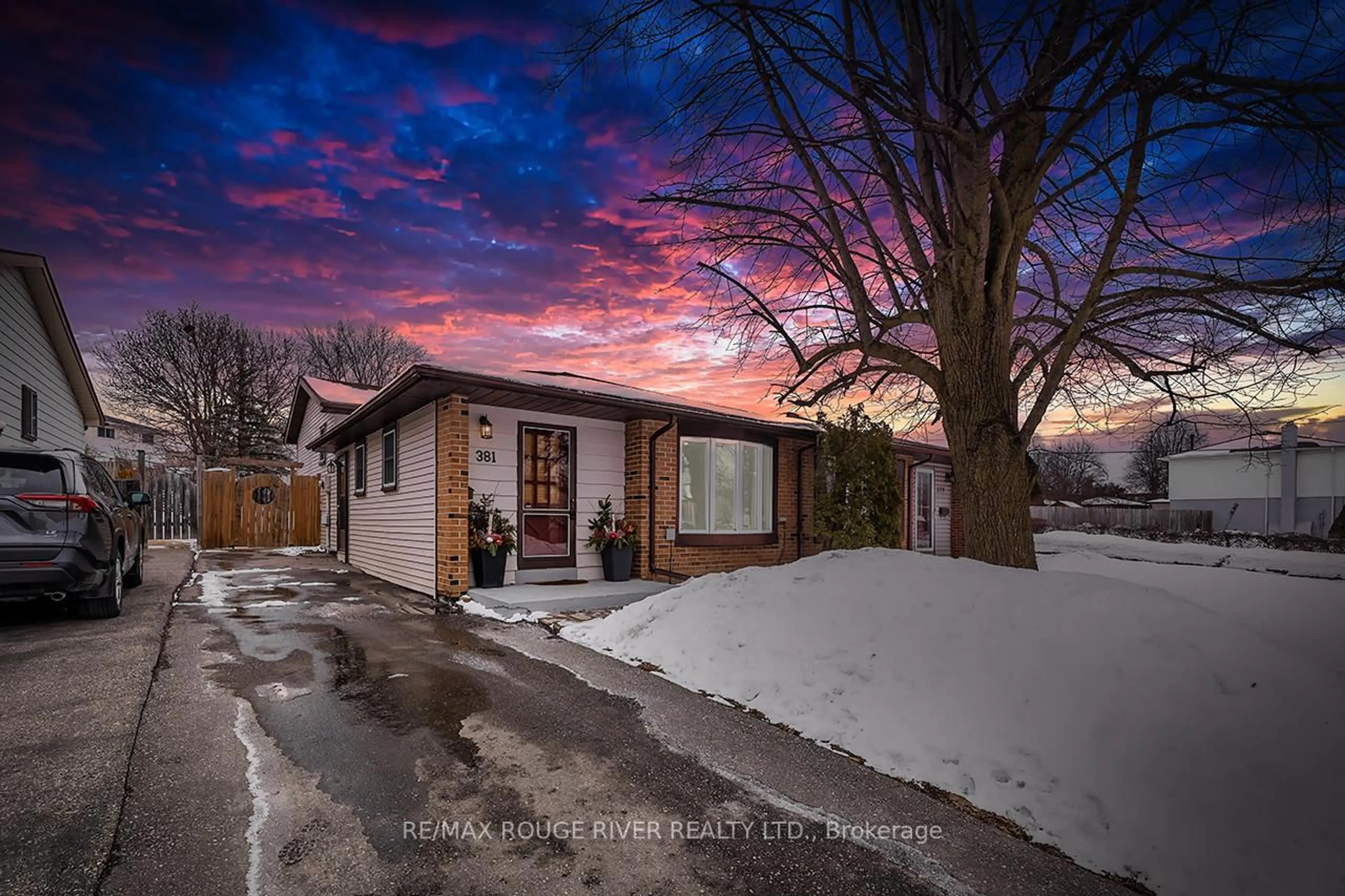 A pic from outside/outdoor area/front of a property/back of a property/a pic from drone, street for 381 Fleetwood Dr, Oshawa Ontario L1K 1C2