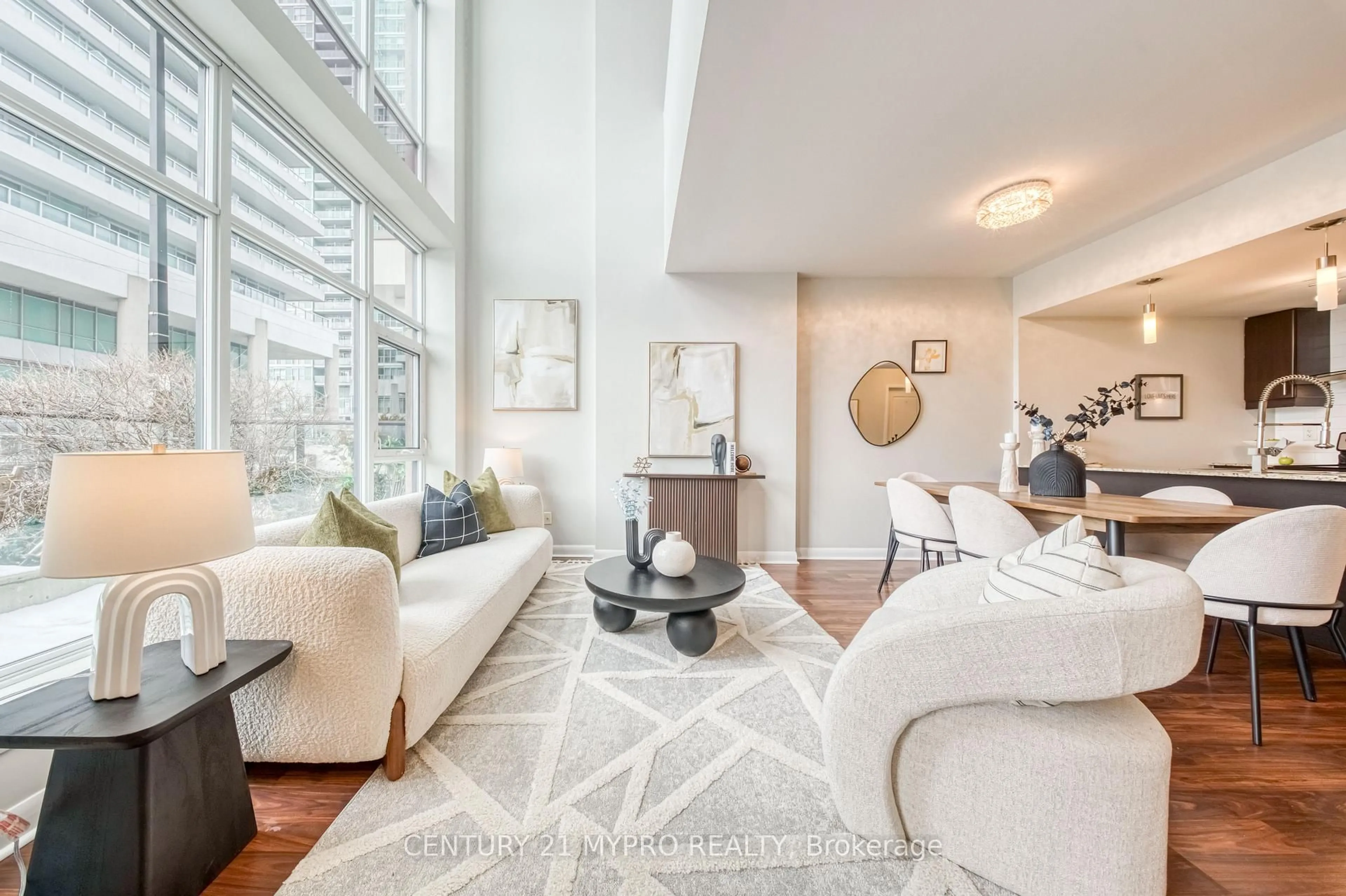 Living room with furniture, unknown for 17 Town Centre Crt, Toronto Ontario M1P 0B3