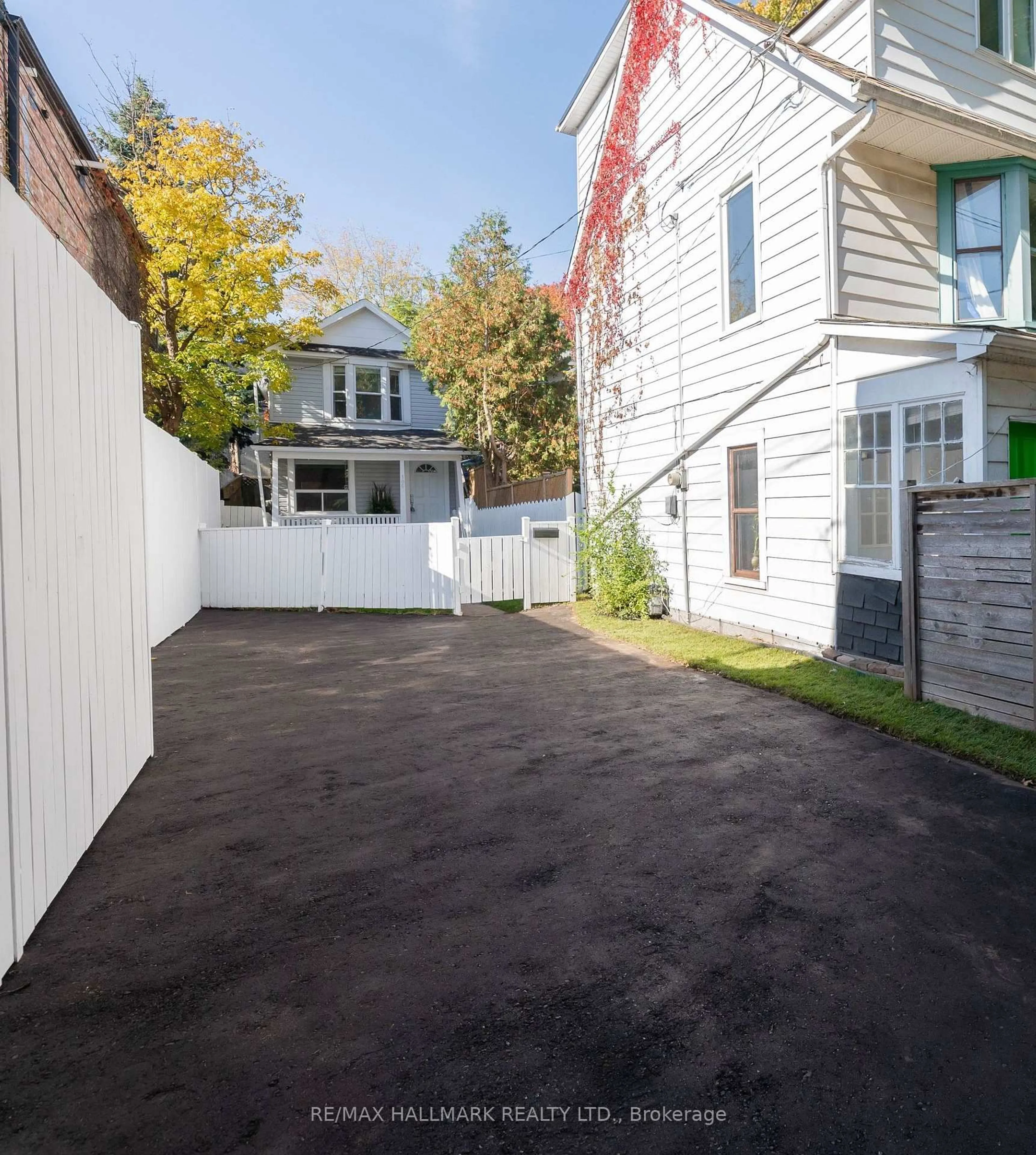 Unknown for 106 Willow Ave, Toronto Ontario M4E 3K3