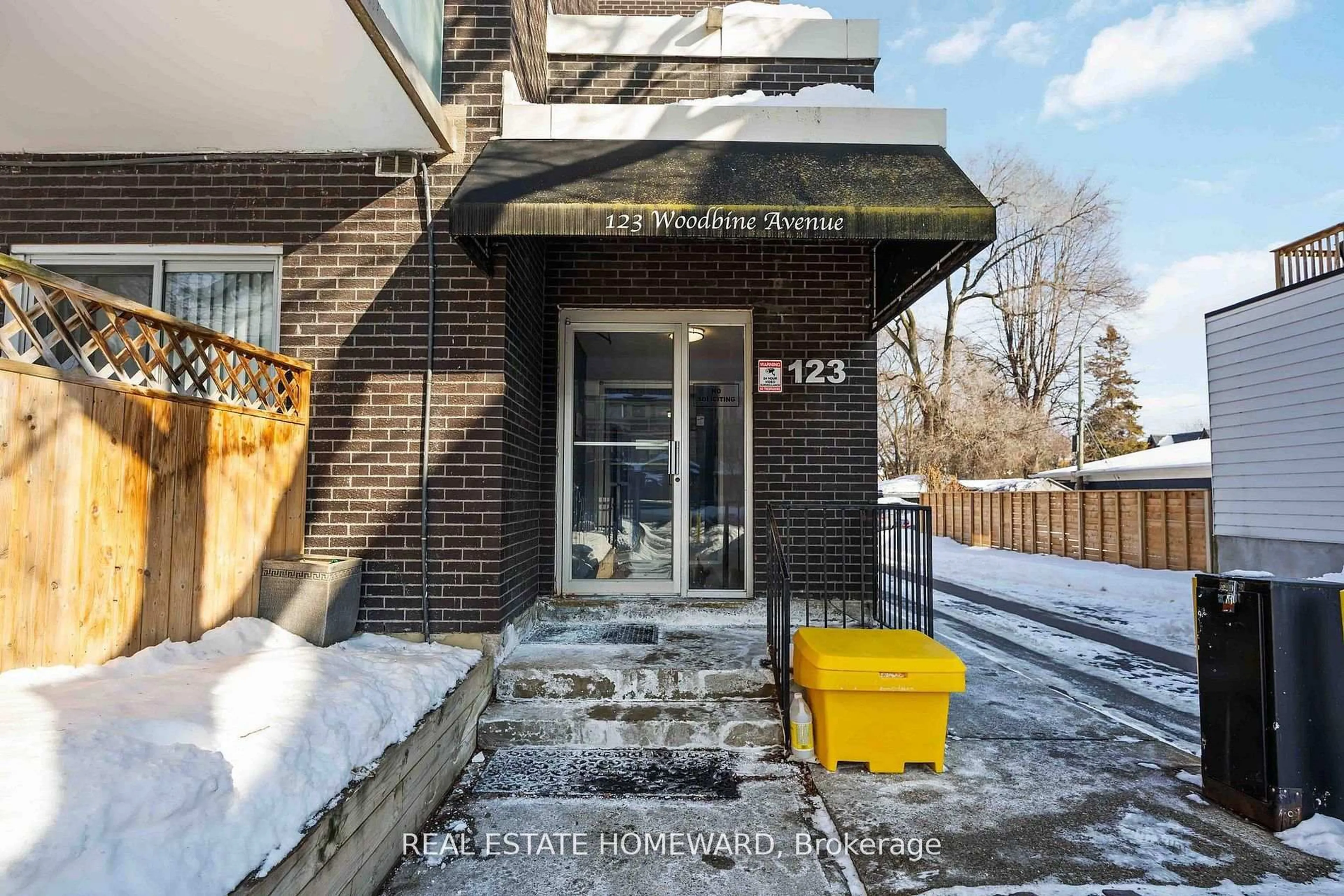 Indoor entryway for 123 Woodbine Ave #207, Toronto Ontario M4L 3V8