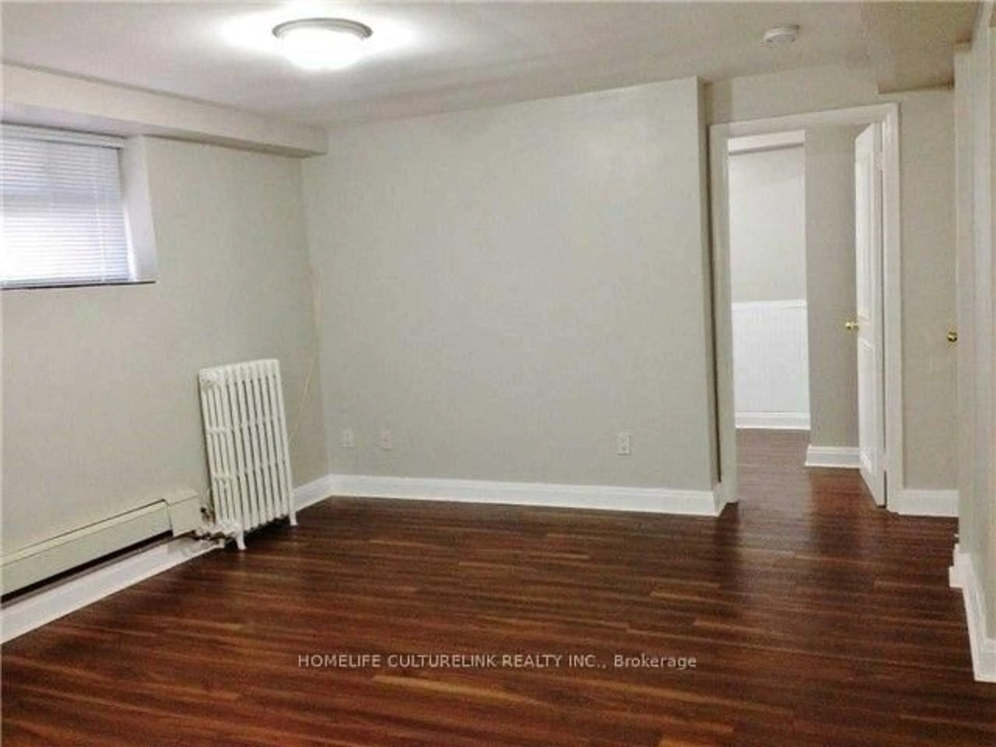 A pic of a room for 2904 St Clair Ave, Toronto Ontario M4B 1N7