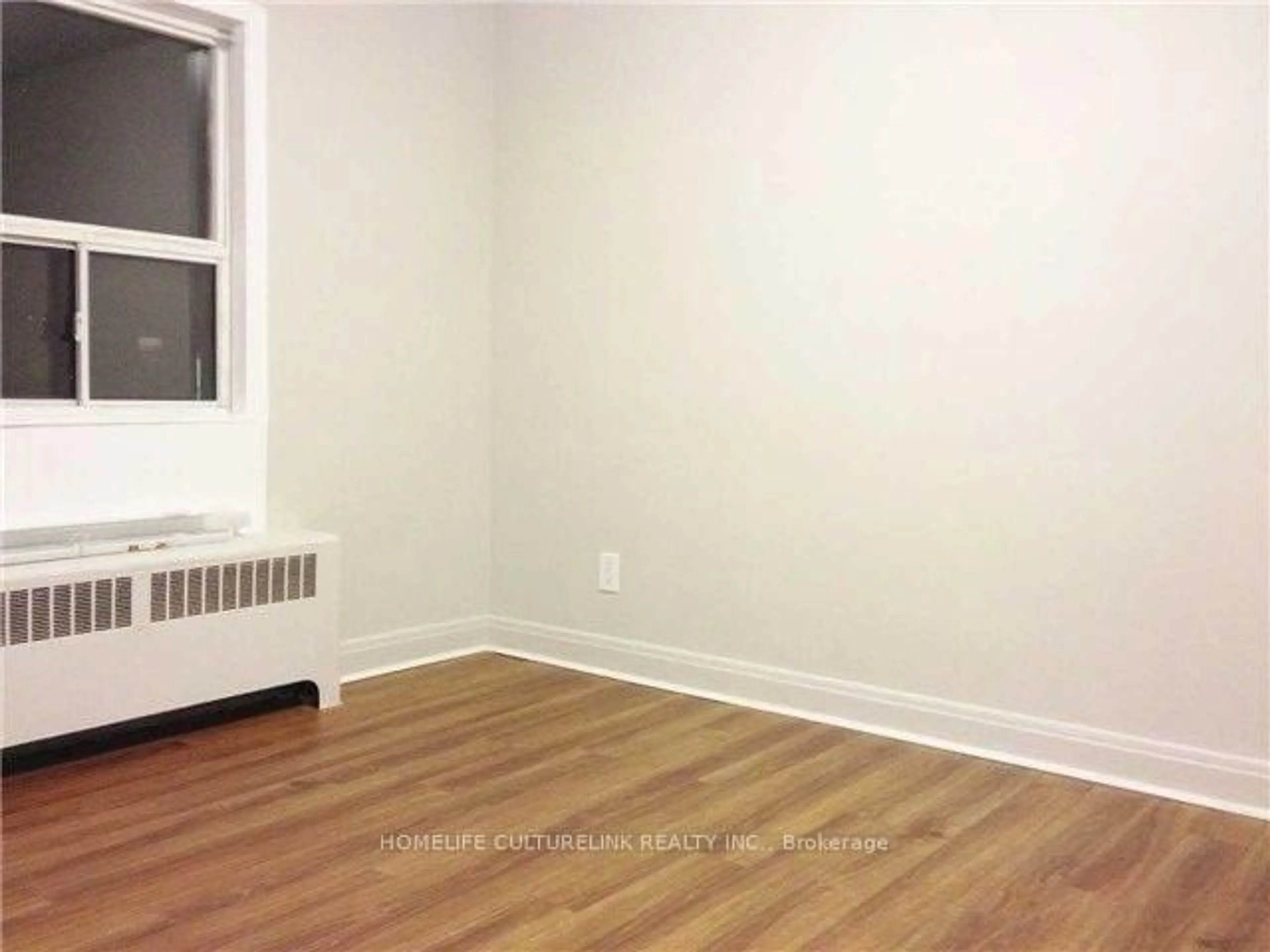 A pic of a room for 2904 St Clair Ave, Toronto Ontario M4B 1N7