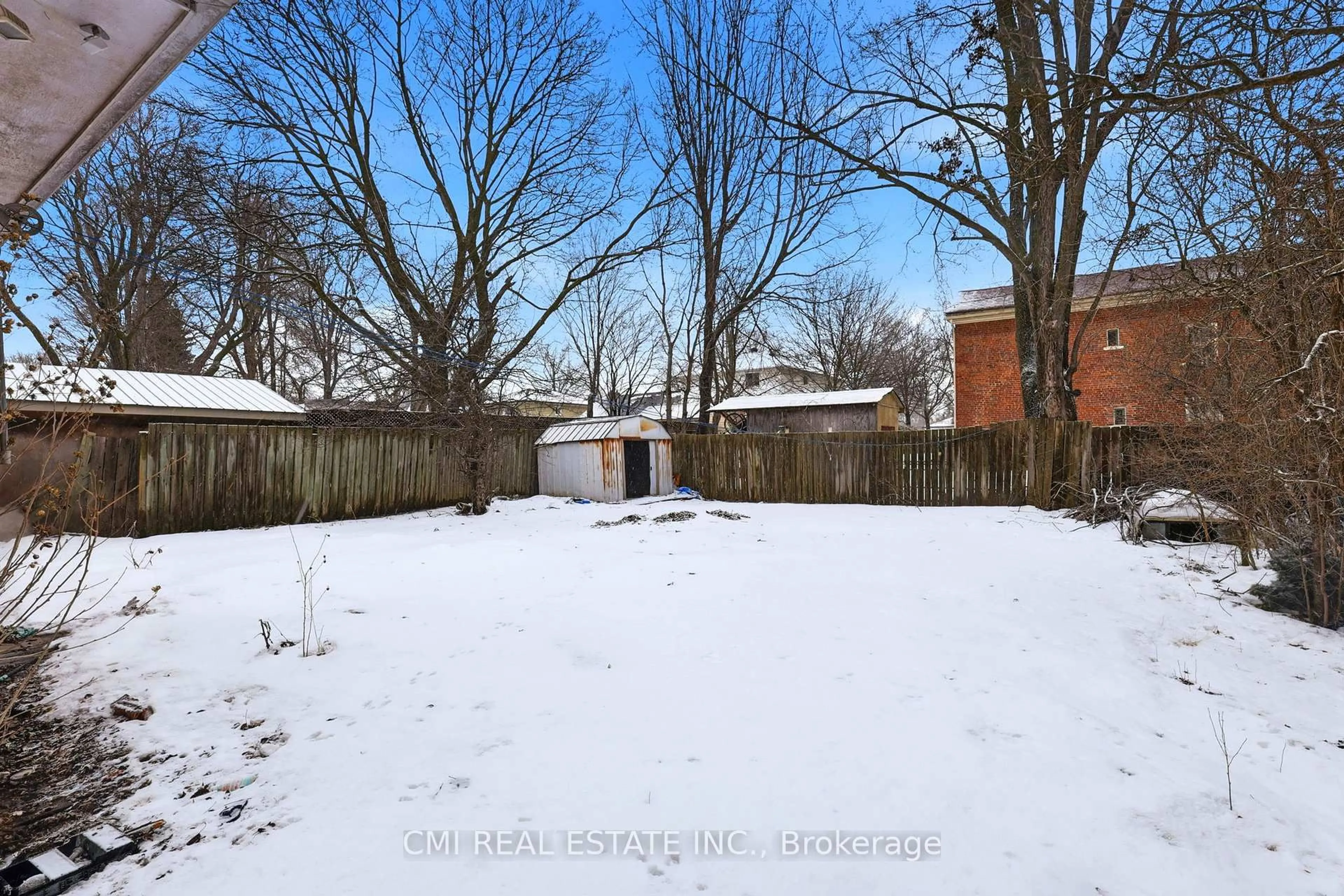 Unknown for 913 King St, Whitby Ontario L1N 5A6