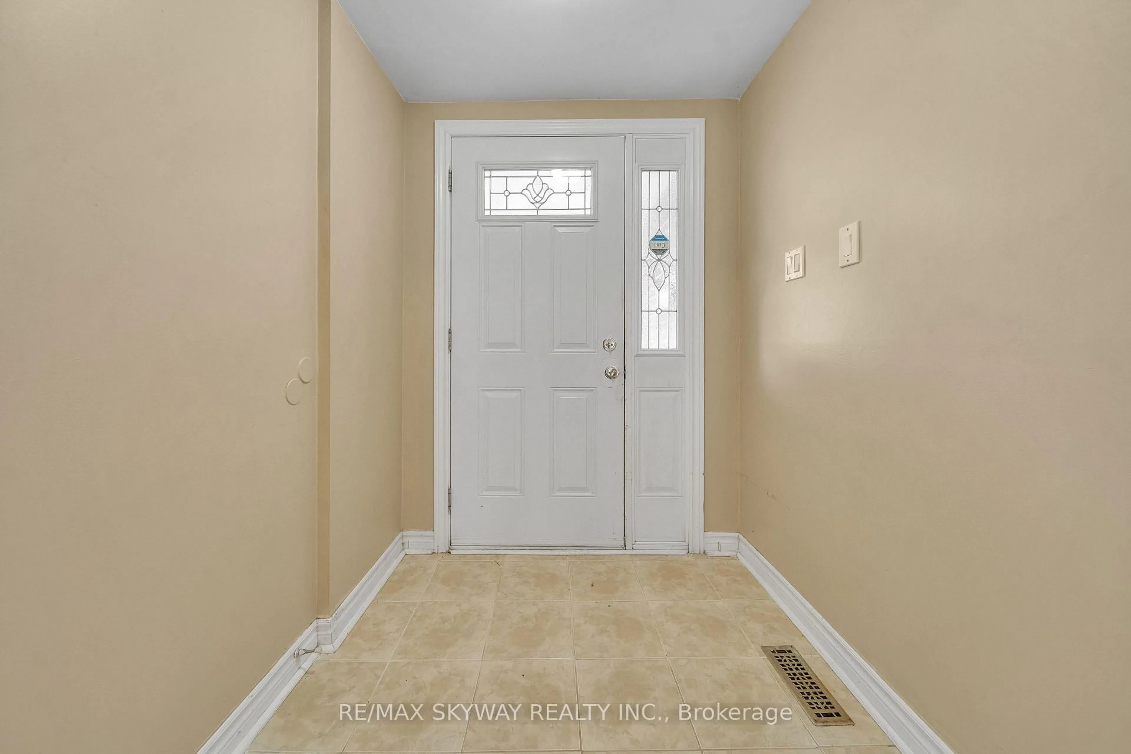 Indoor entryway for 234 Manse Rd, Toronto Ontario M1E 3V4