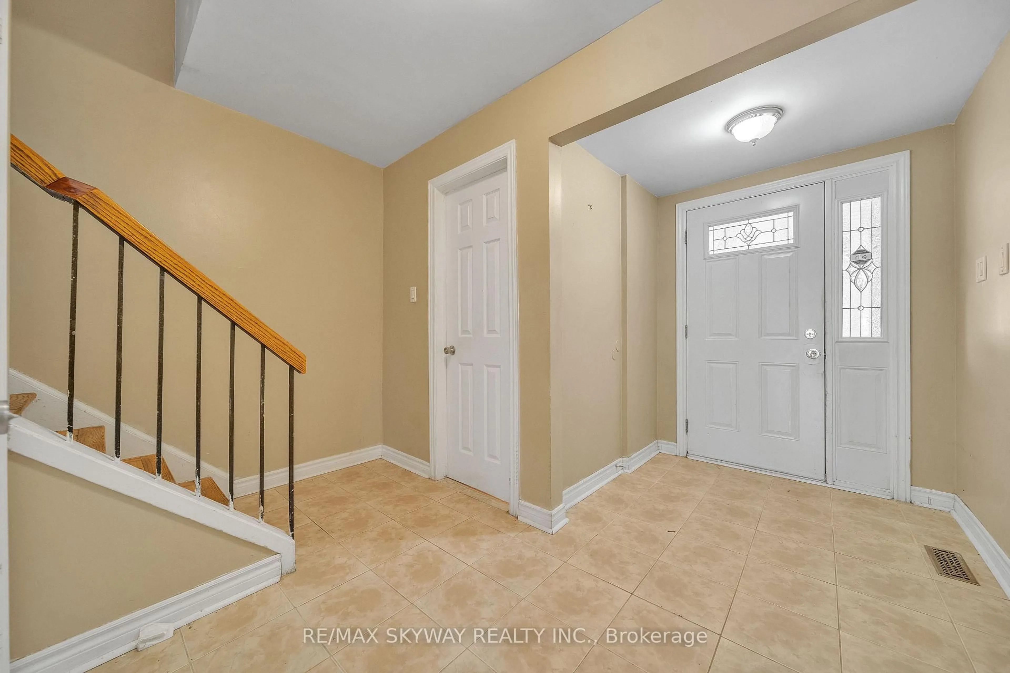 Indoor entryway for 234 Manse Rd, Toronto Ontario M1E 3V4