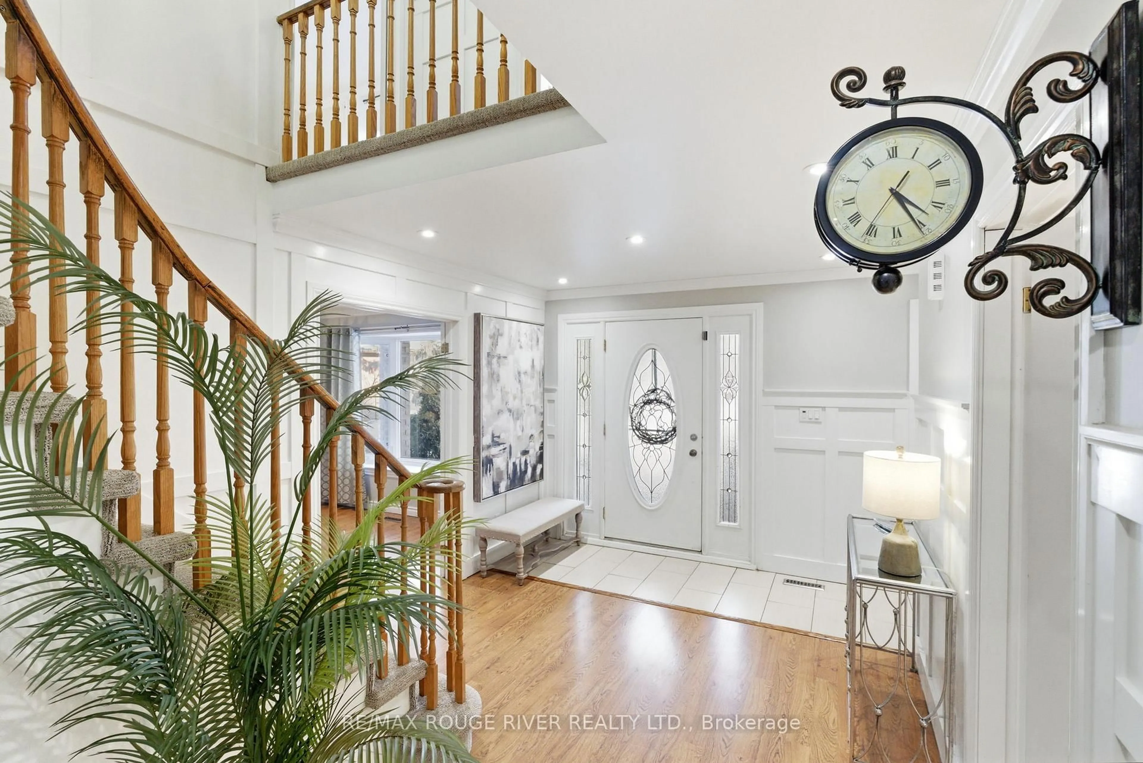 Indoor entryway for 90 Robinson Cres, Whitby Ontario L1N 6W5