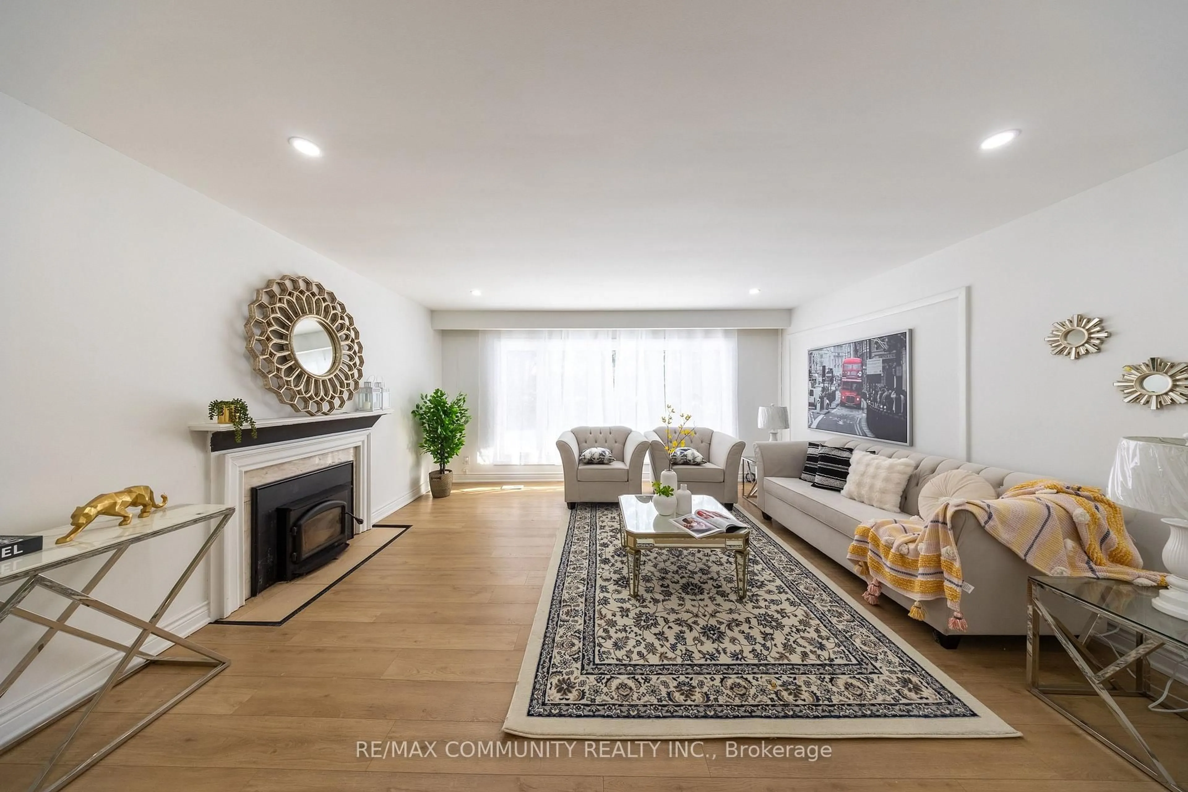 Living room with furniture, unknown for 180 Severn St, Oshawa Ontario L1J 6R7