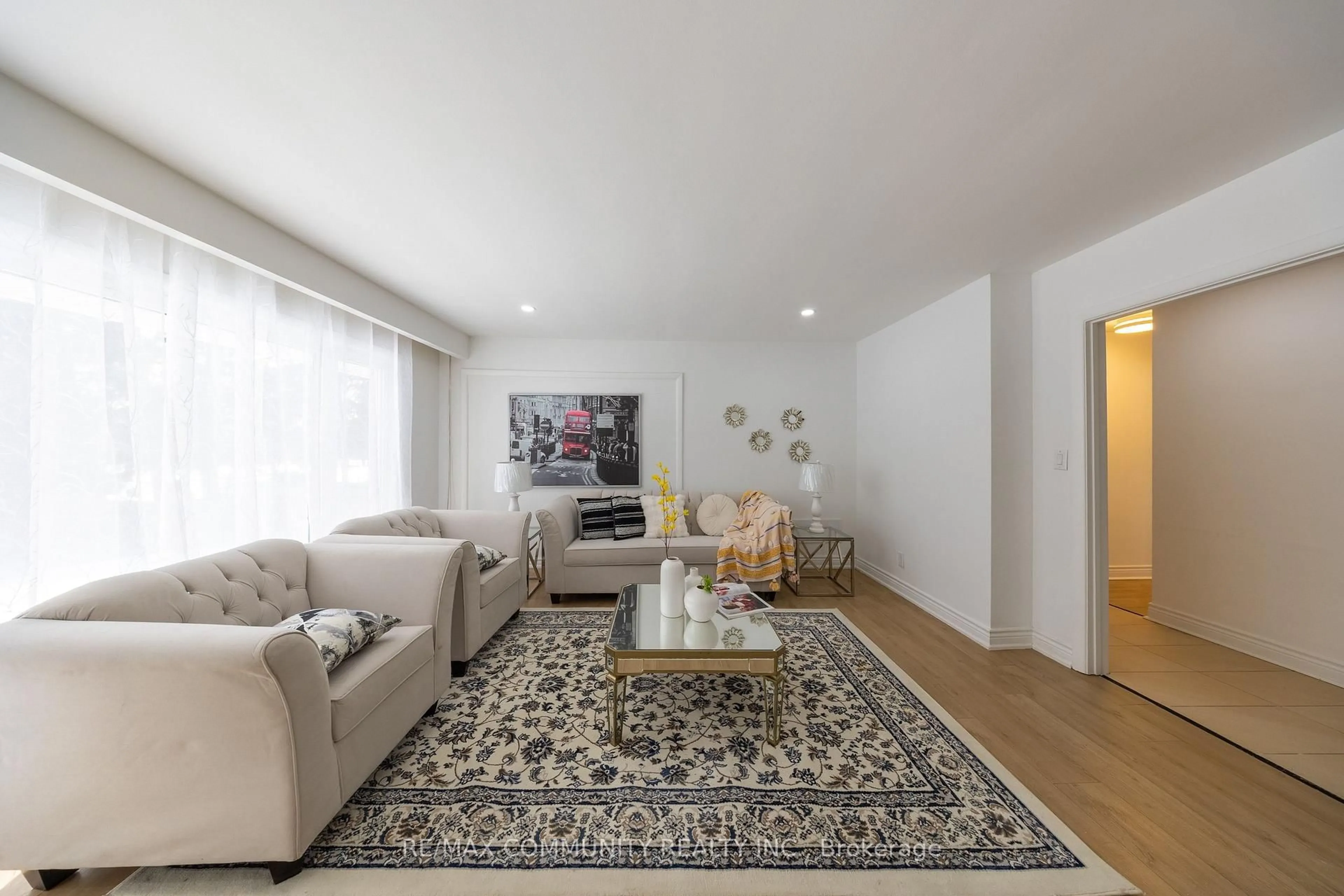 Living room with furniture, unknown for 180 Severn St, Oshawa Ontario L1J 6R7