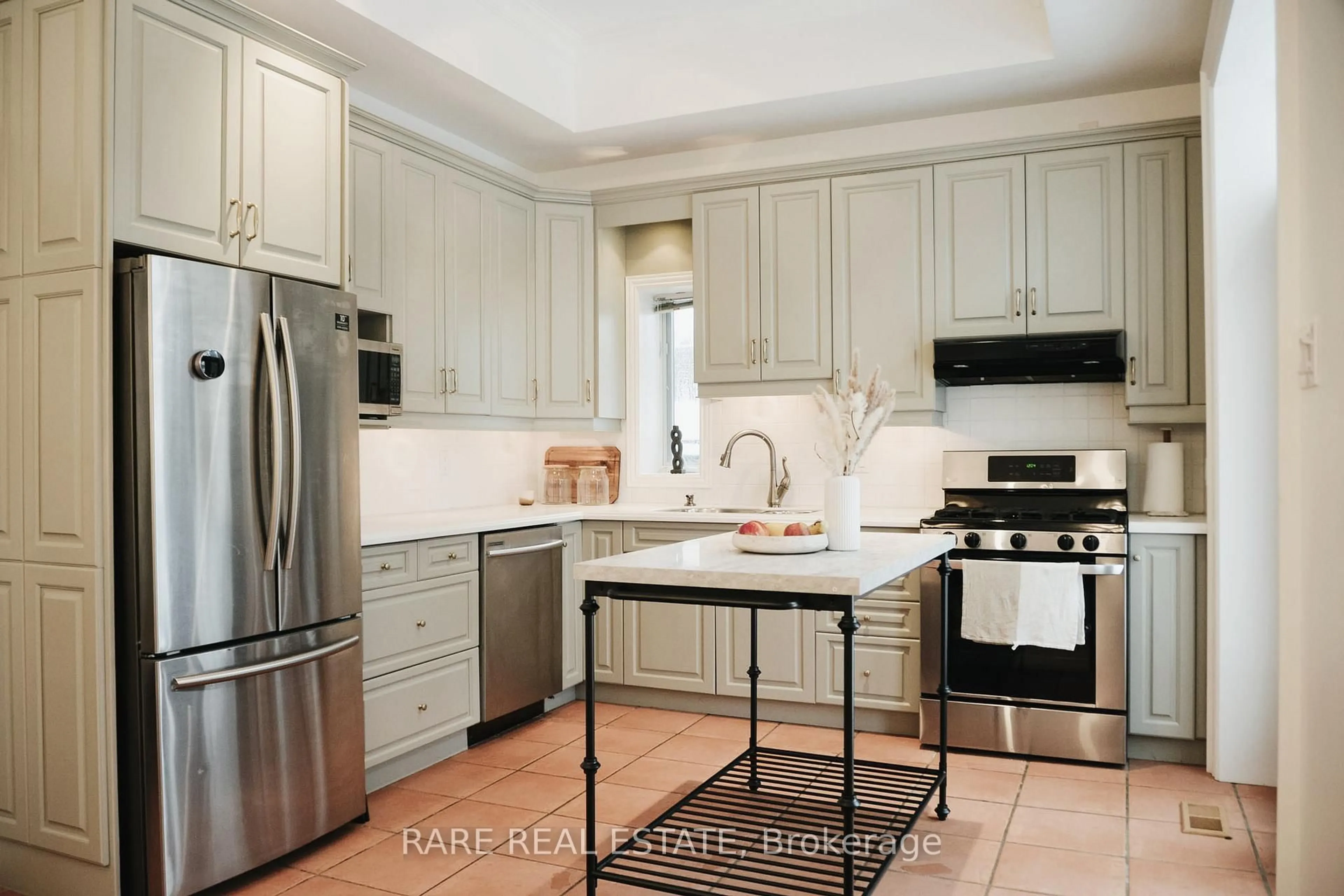 Unknown for 33 Red Deer Ave, Toronto Ontario M1N 2Z1