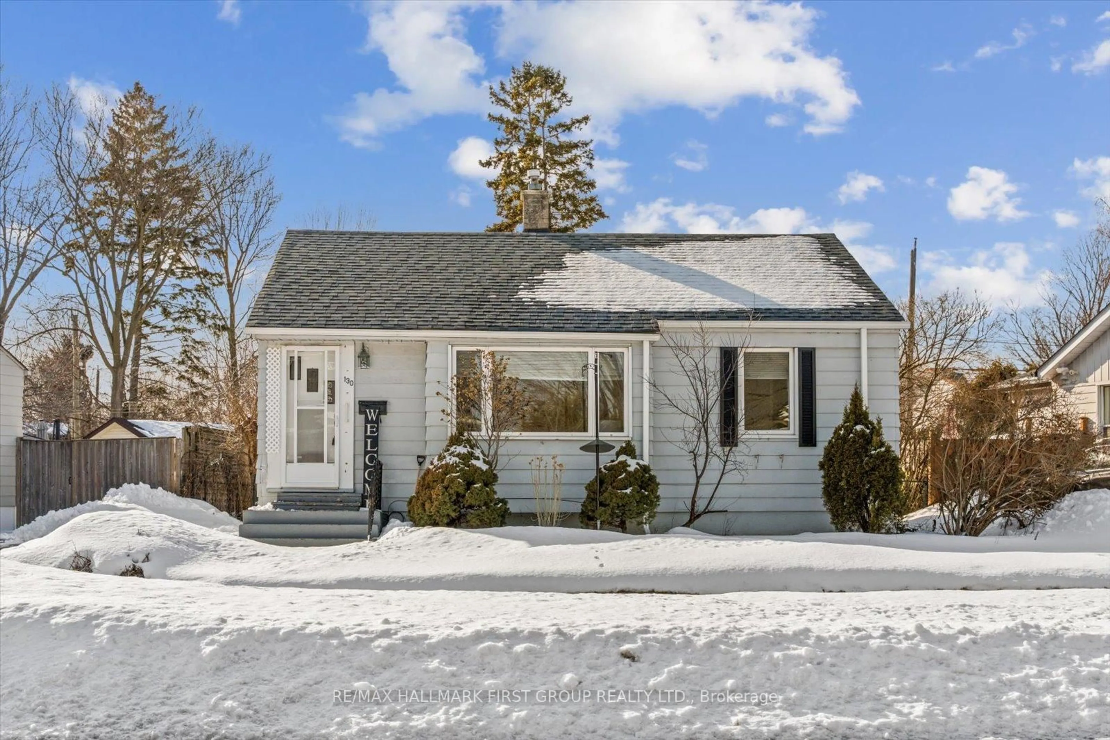 Home with vinyl exterior material, street for 130 Admiral Rd, Ajax Ontario L2S 2P1