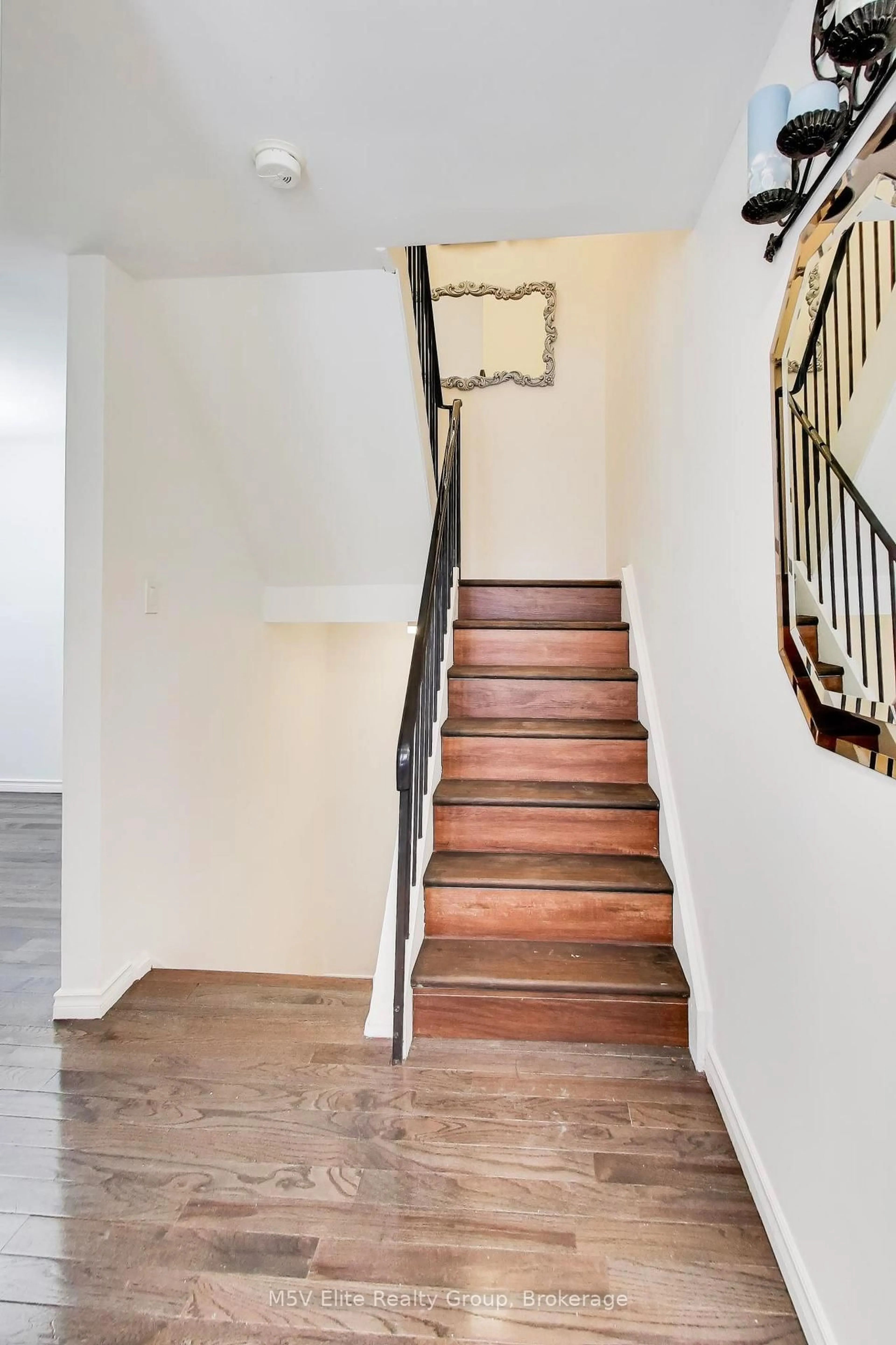 Stairs for 105 Dovedale Dr #2, Whitby Ontario L1N 1Z7