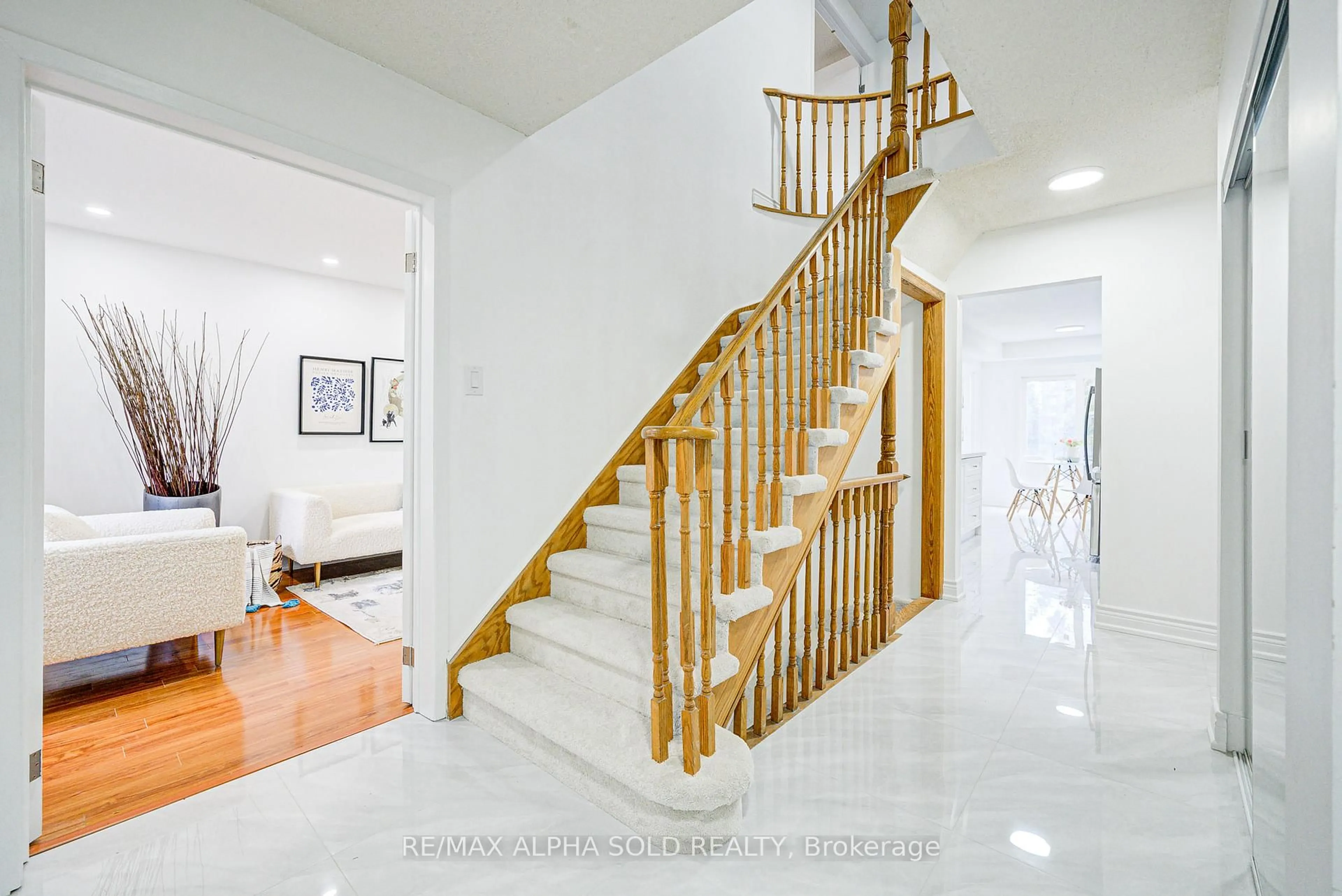 Stairs for 158 Ingleton Blvd, Toronto Ontario M1V 1Z8