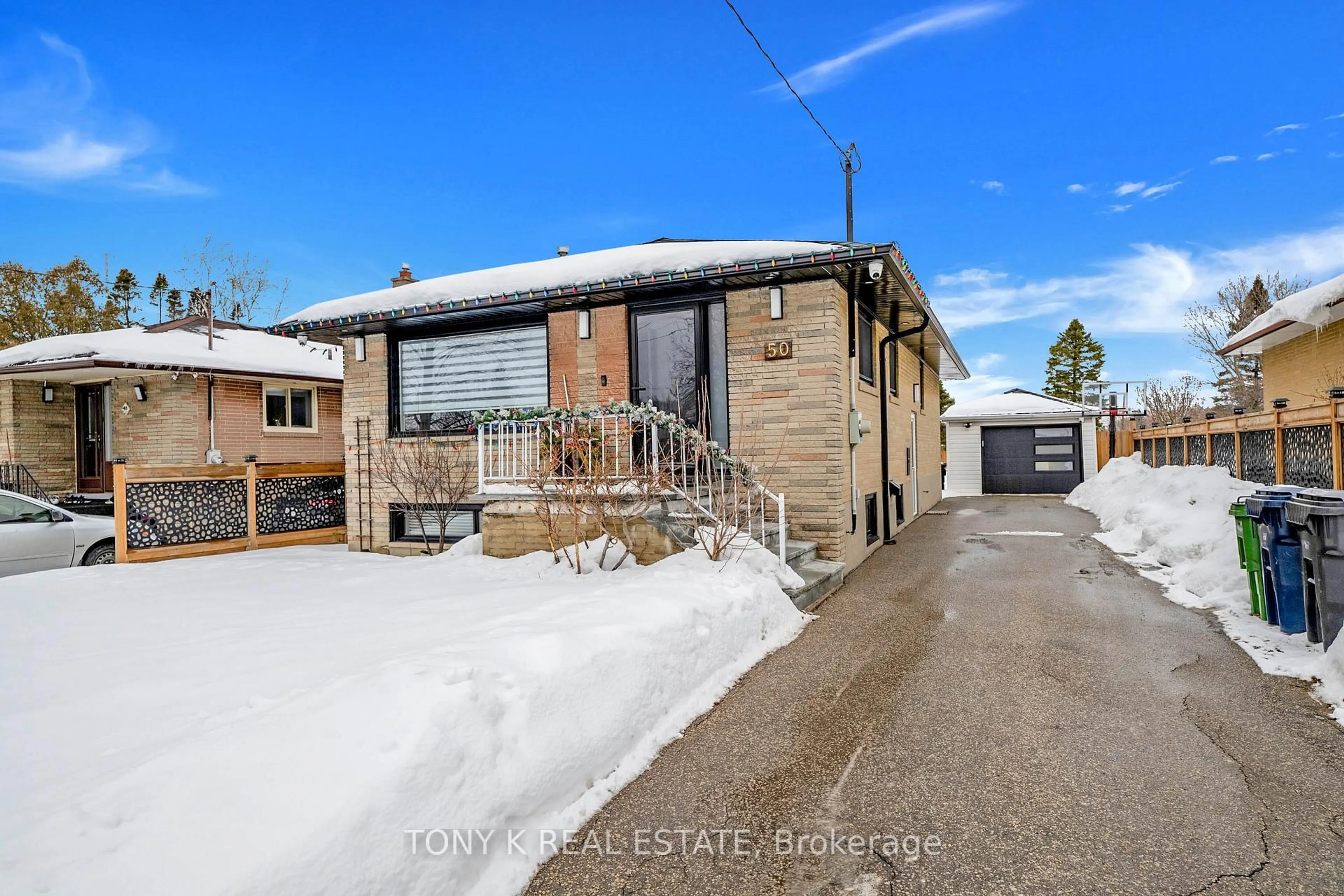 A pic from outside/outdoor area/front of a property/back of a property/a pic from drone, street for 50 Ranstone Gdns, Toronto Ontario M1K 2T4