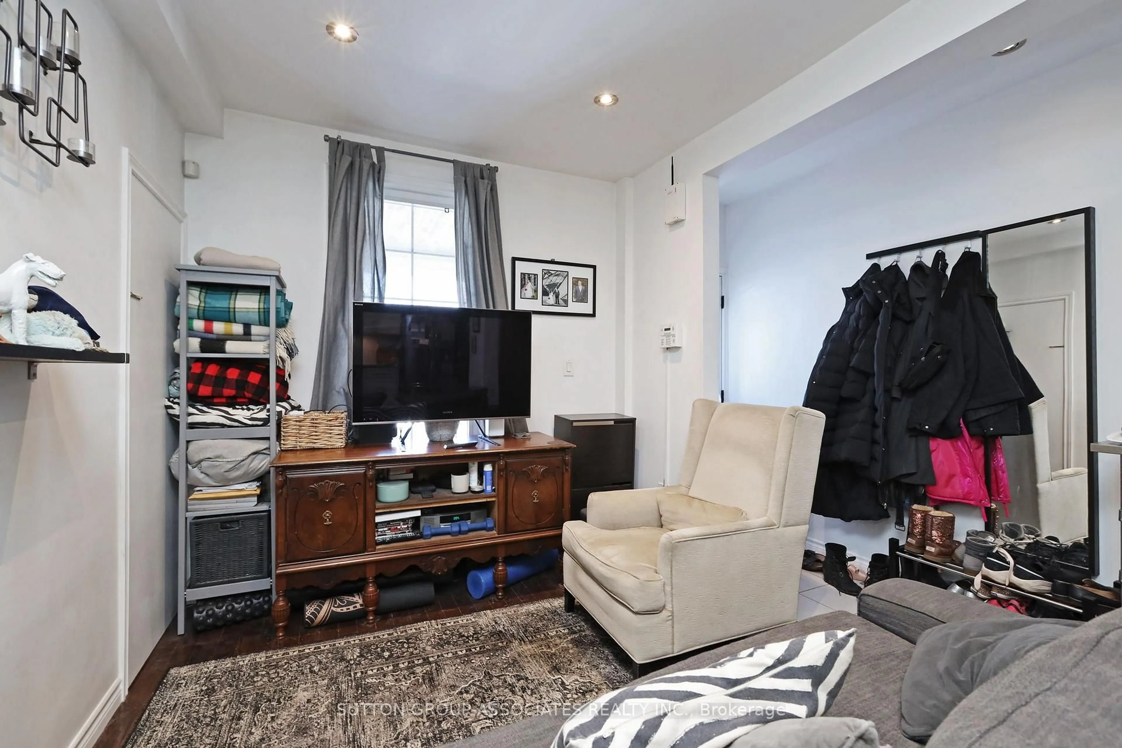 Living room with furniture, unknown for 20 Ashdale Ave, Toronto Ontario M4L 2Y7