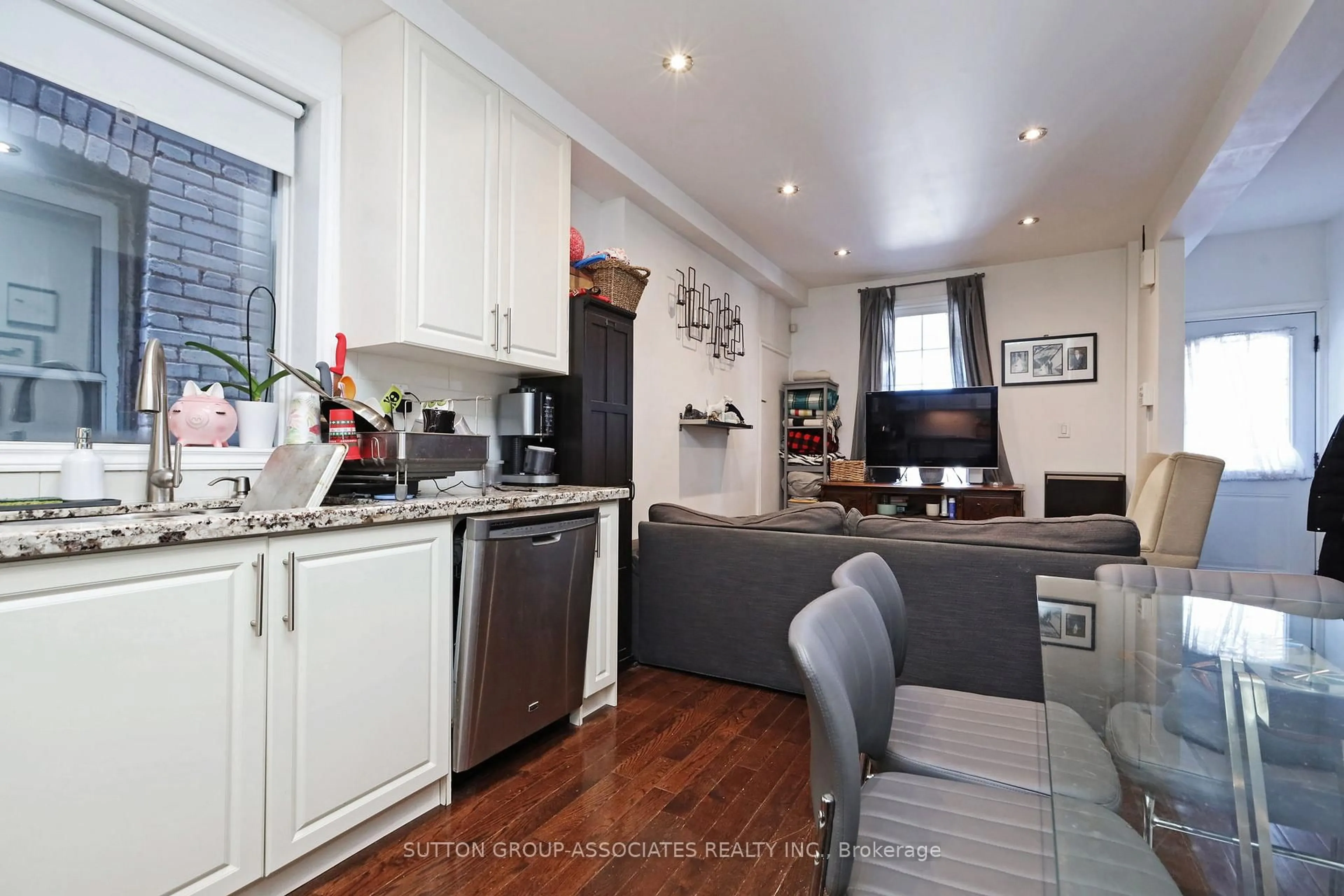 Unknown for 20 Ashdale Ave, Toronto Ontario M4L 2Y7