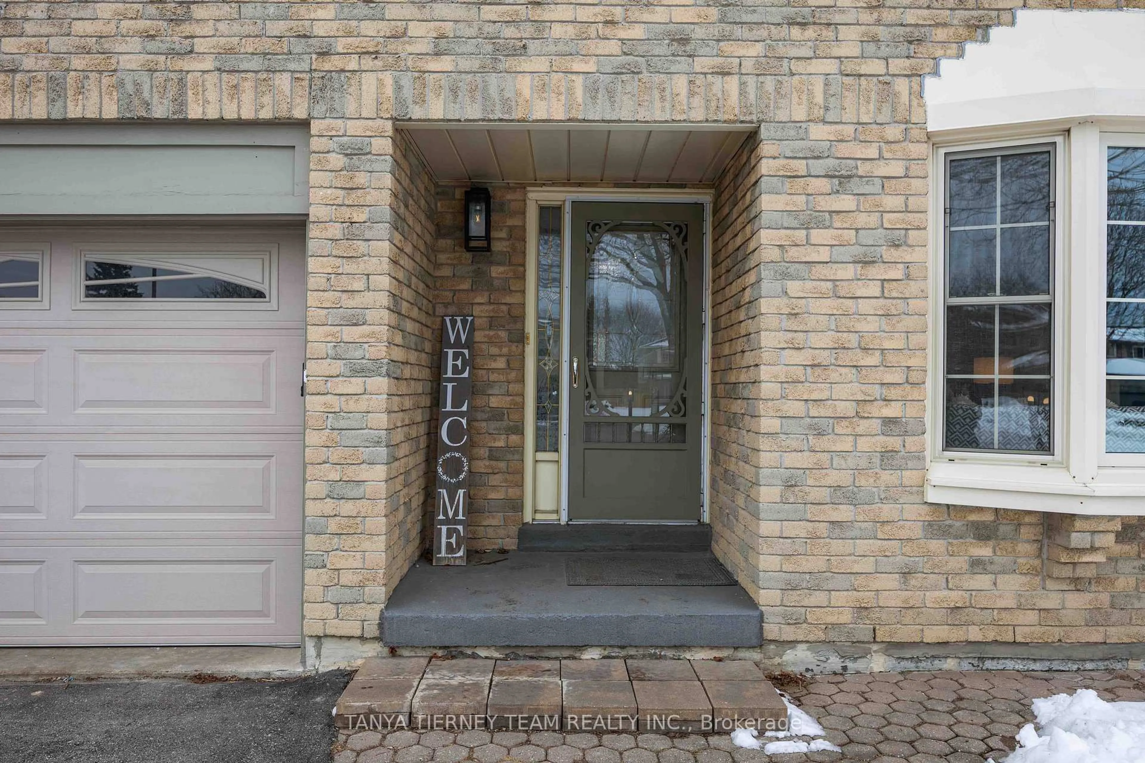 Unknown for 5 Jansen Crt, Whitby Ontario L1N 6V4