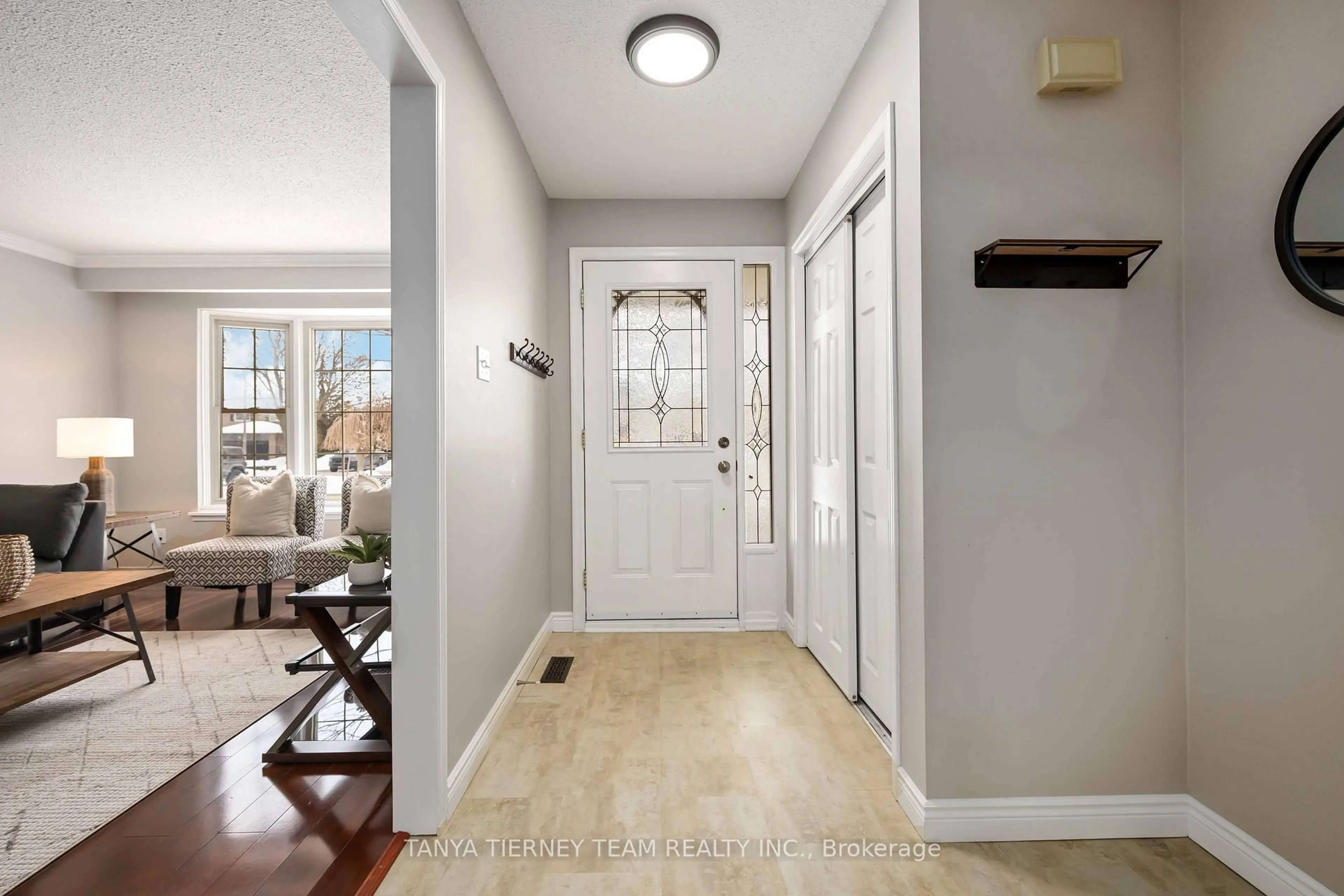 Indoor entryway for 5 Jansen Crt, Whitby Ontario L1N 6V4