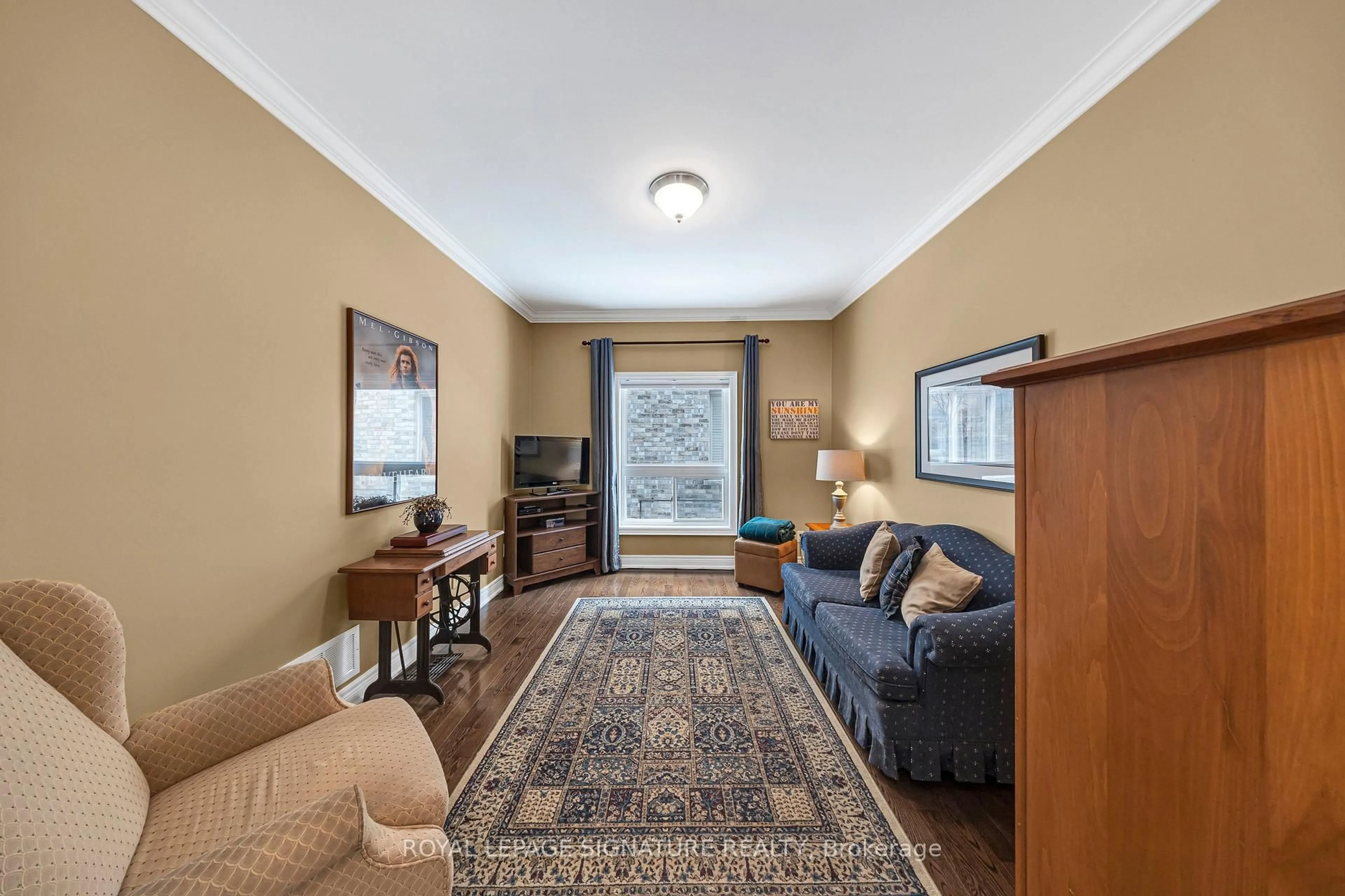 Living room with furniture, carpet floor for 473A Oakwood Dr, Pickering Ontario L1W 2M8