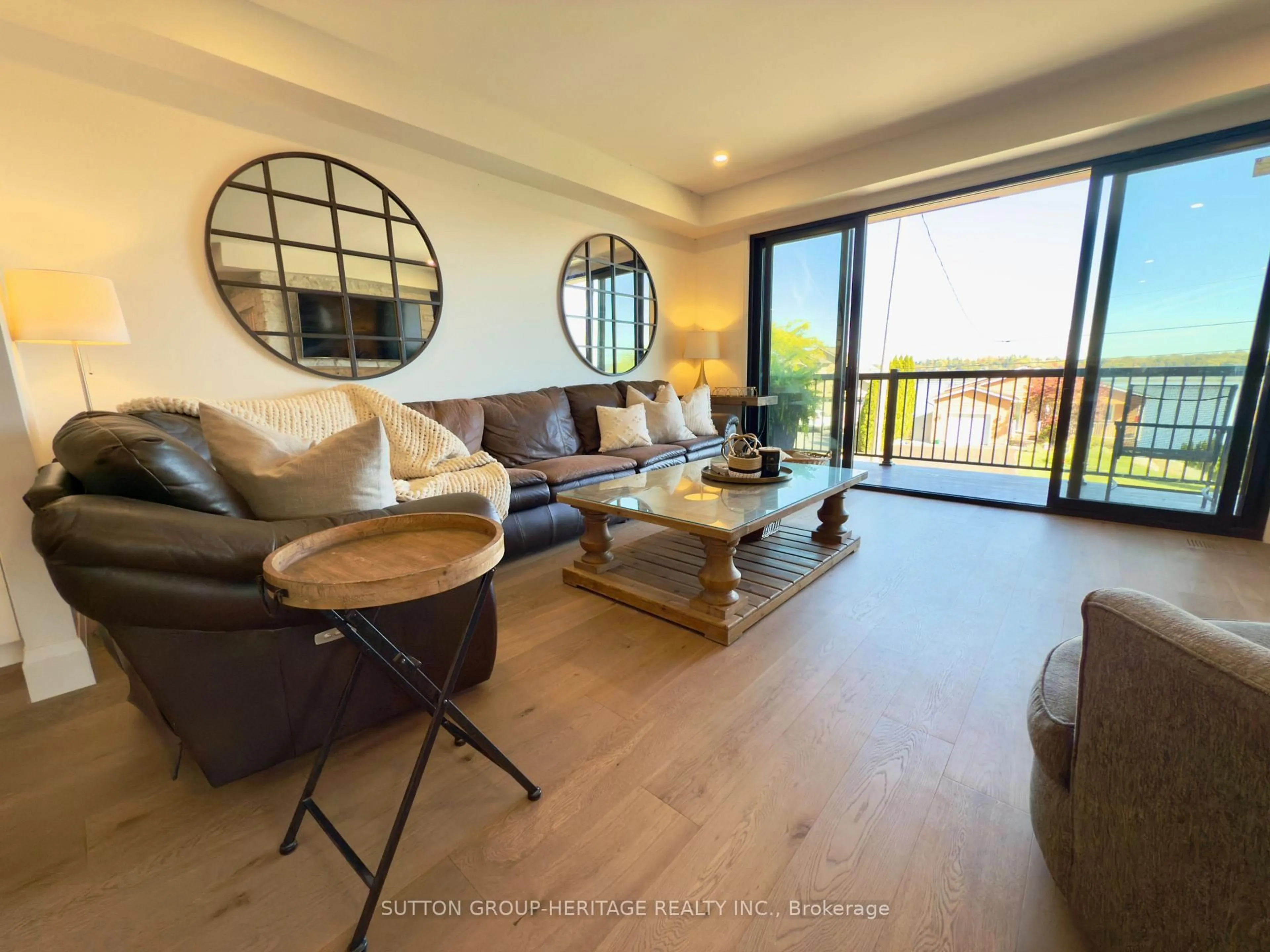 Living room with furniture, wood/laminate floor for 16 Coulcliff Blvd, Scugog Ontario L9L 1P8