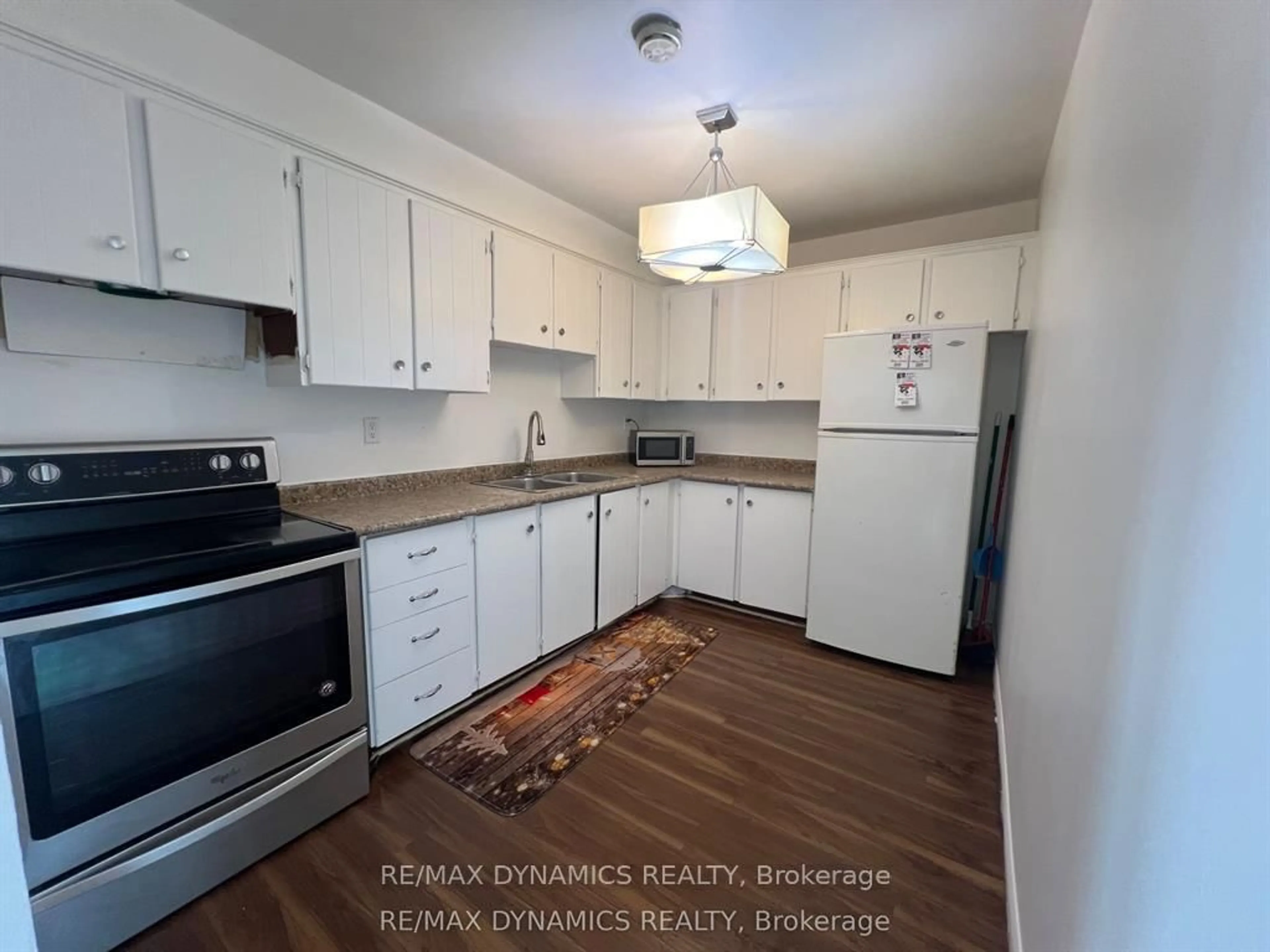 Standard kitchen, unknown for 4064 Lawrence Ave #604, Toronto Ontario M1E 4V6