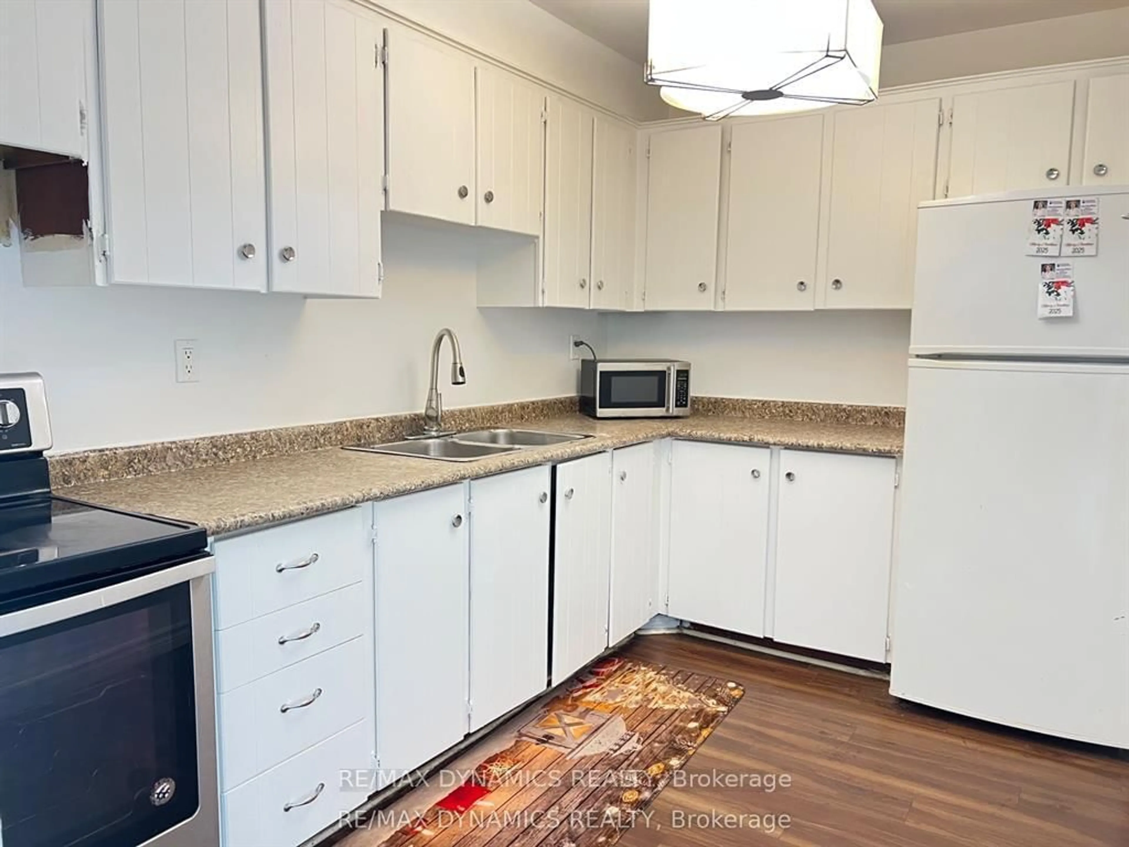 Standard kitchen, unknown for 4064 Lawrence Ave #604, Toronto Ontario M1E 4V6