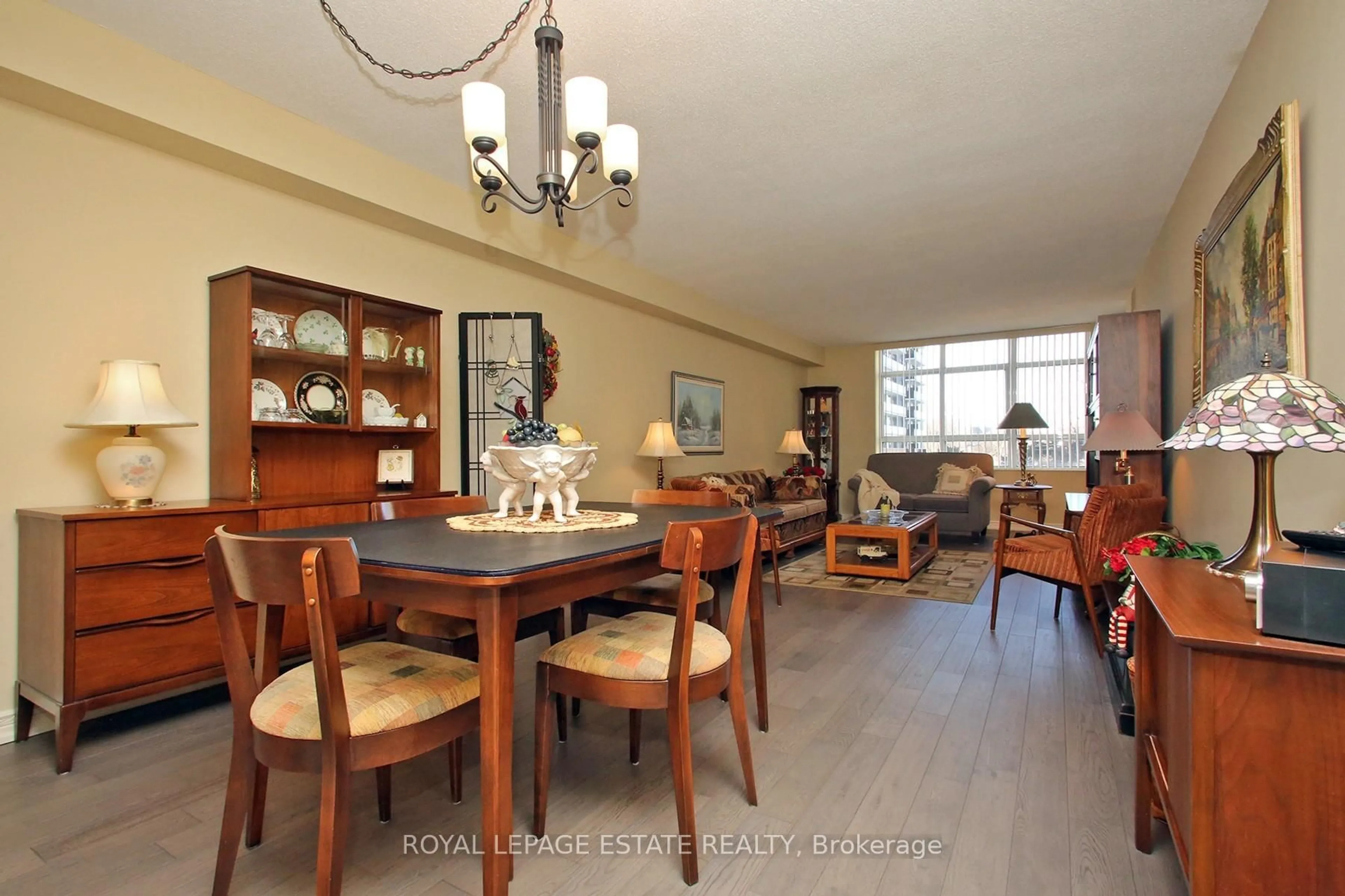 Dining room, wood/laminate floor for 1091 Kingston Rd #529, Toronto Ontario M1N 4E5