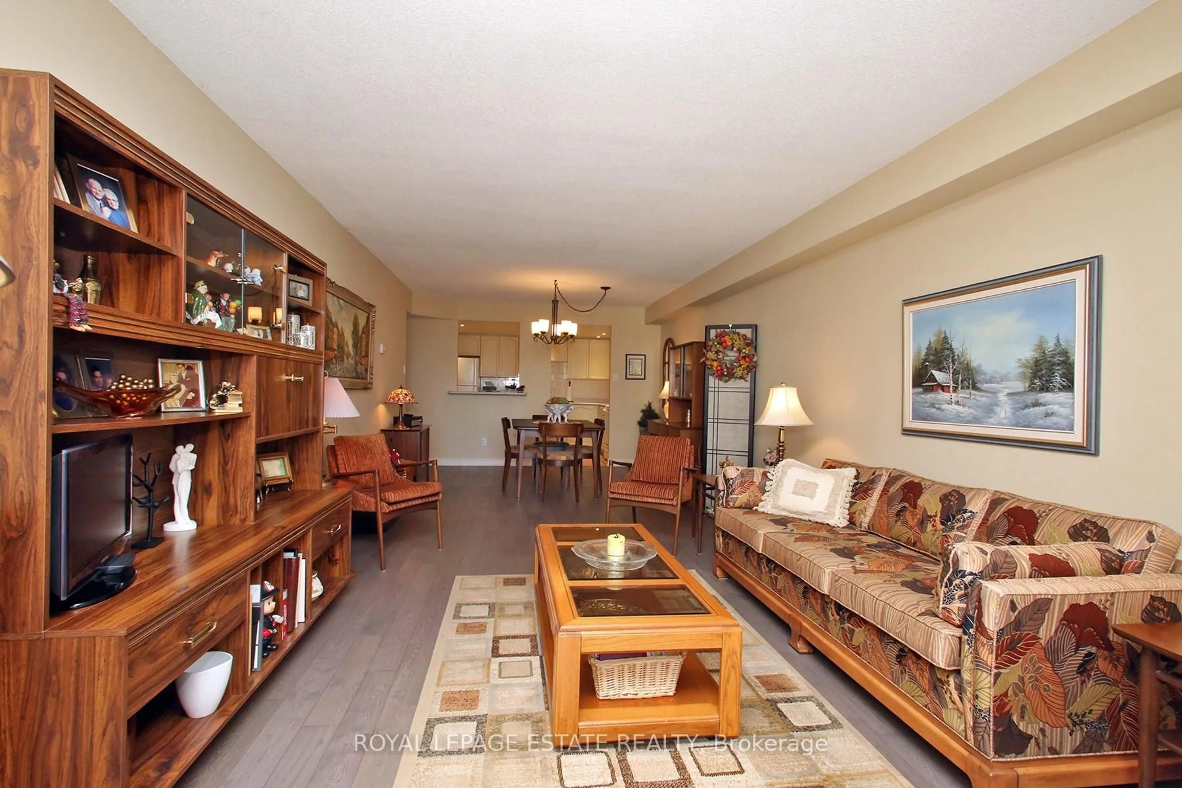 Living room with furniture, wood/laminate floor for 1091 Kingston Rd #529, Toronto Ontario M1N 4E5