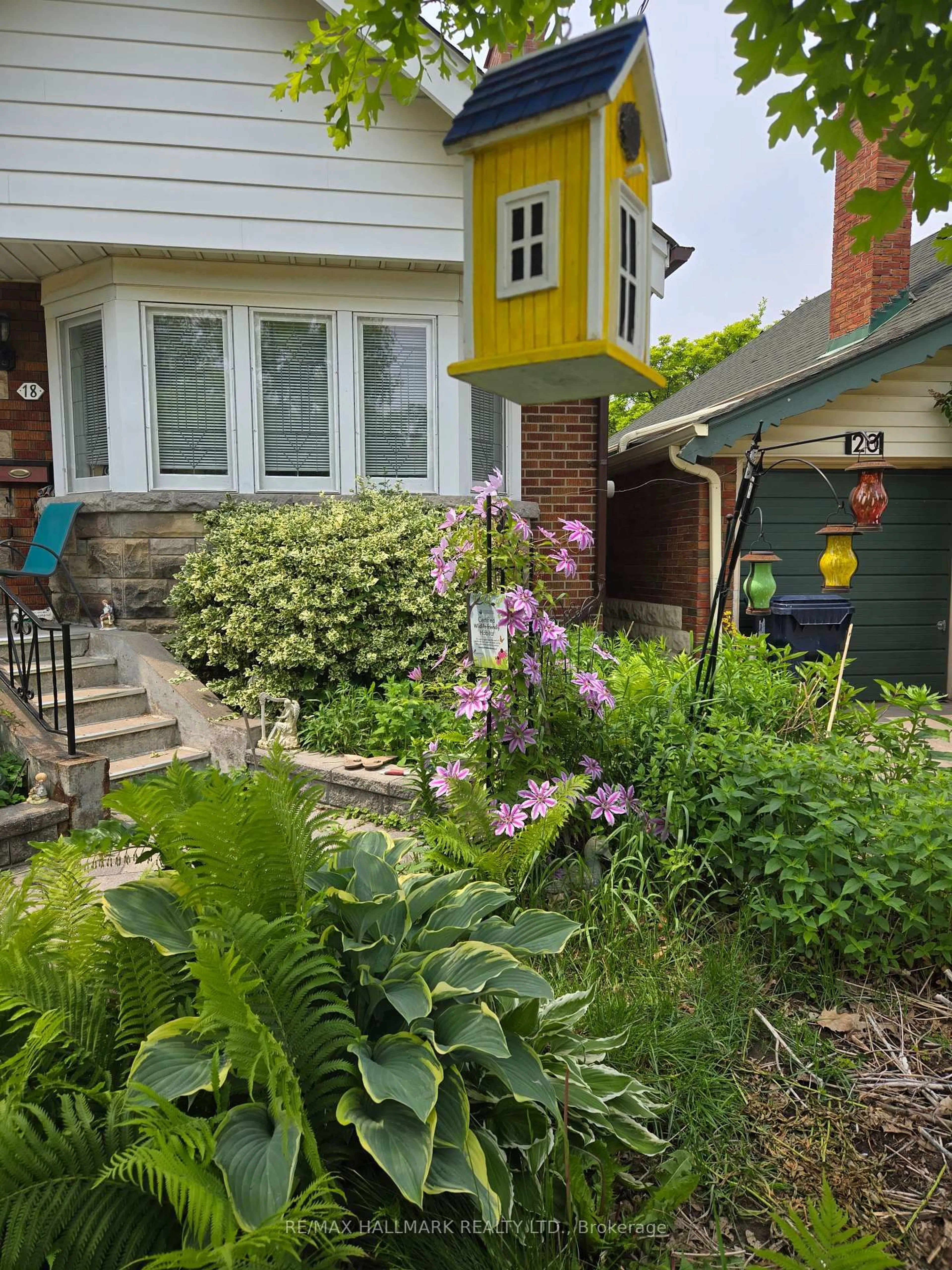 Patio, street for 18 Fairside Ave, Toronto Ontario M4C 3G9