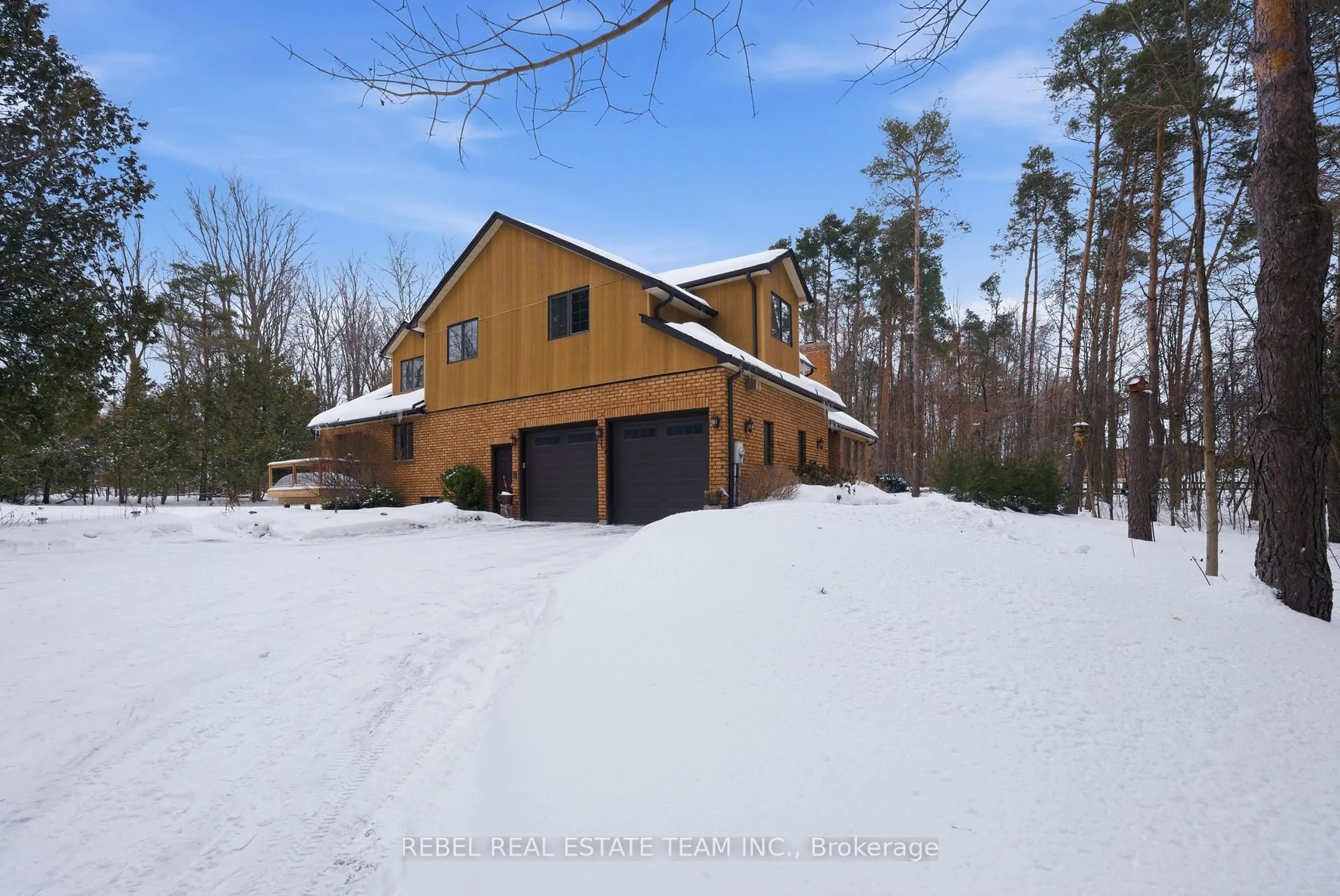 A pic from outside/outdoor area/front of a property/back of a property/a pic from drone, unknown for 21 Stone Sound, Scugog Ontario L9L 1P5
