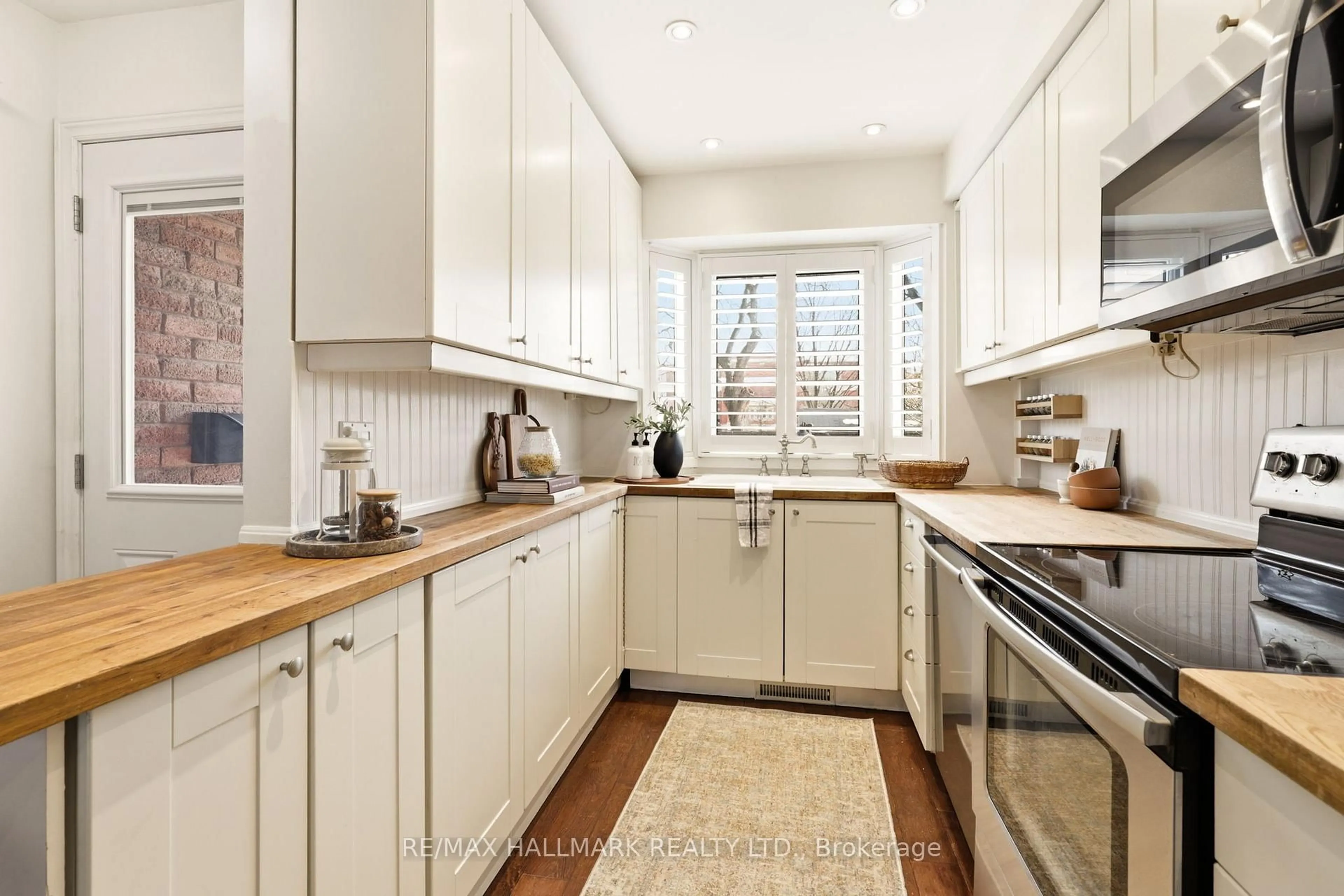 Contemporary kitchen, unknown for 13 Kerr Rd #17, Toronto Ontario M4L 1K2