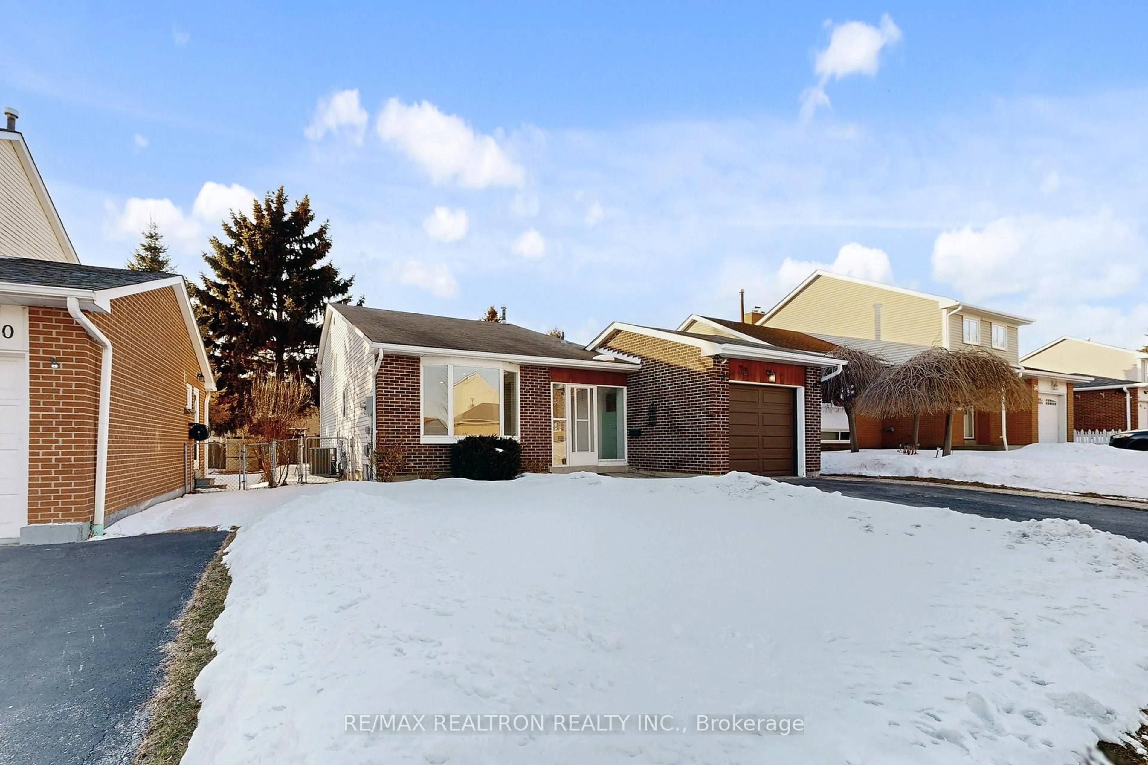 Unknown for 32 Panter Cres, Ajax Ontario L1S 3T5