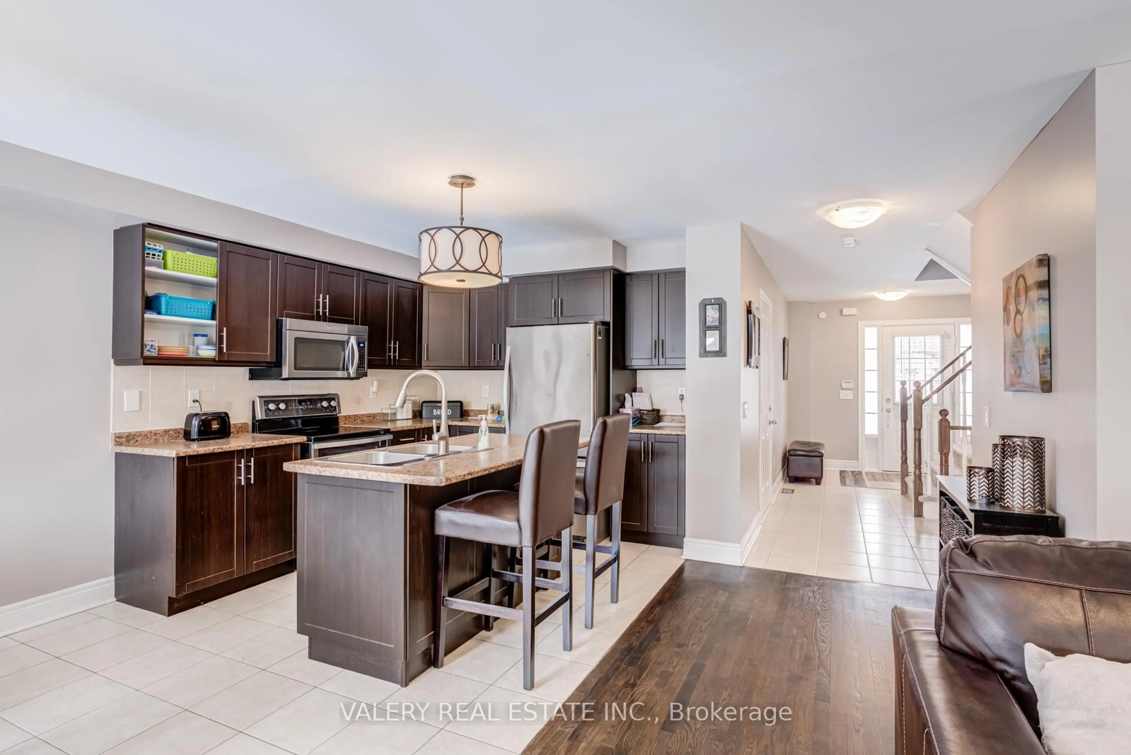 Open concept kitchen, ceramic/tile floor for 63 Bathgate Cres, Clarington Ontario L1E 0B4
