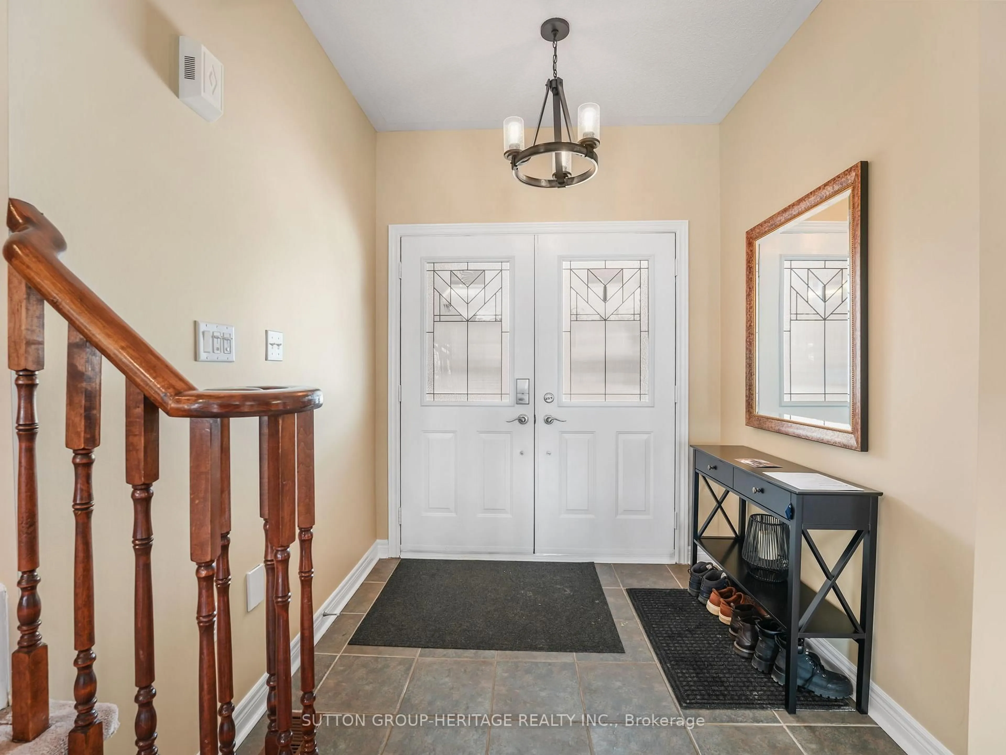 Indoor entryway for 21 Sheldon Dr, Ajax Ontario L1T 4K7
