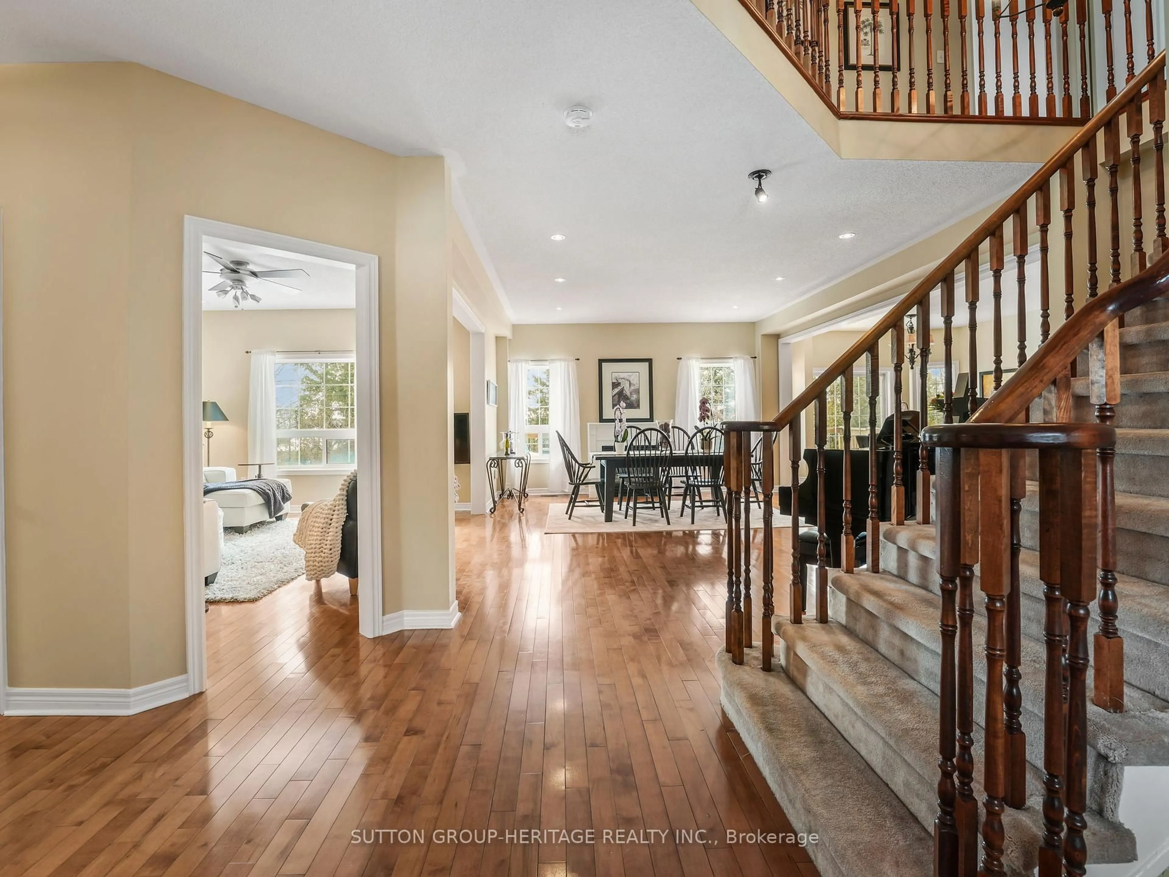 Indoor foyer for 21 Sheldon Dr, Ajax Ontario L1T 4K7