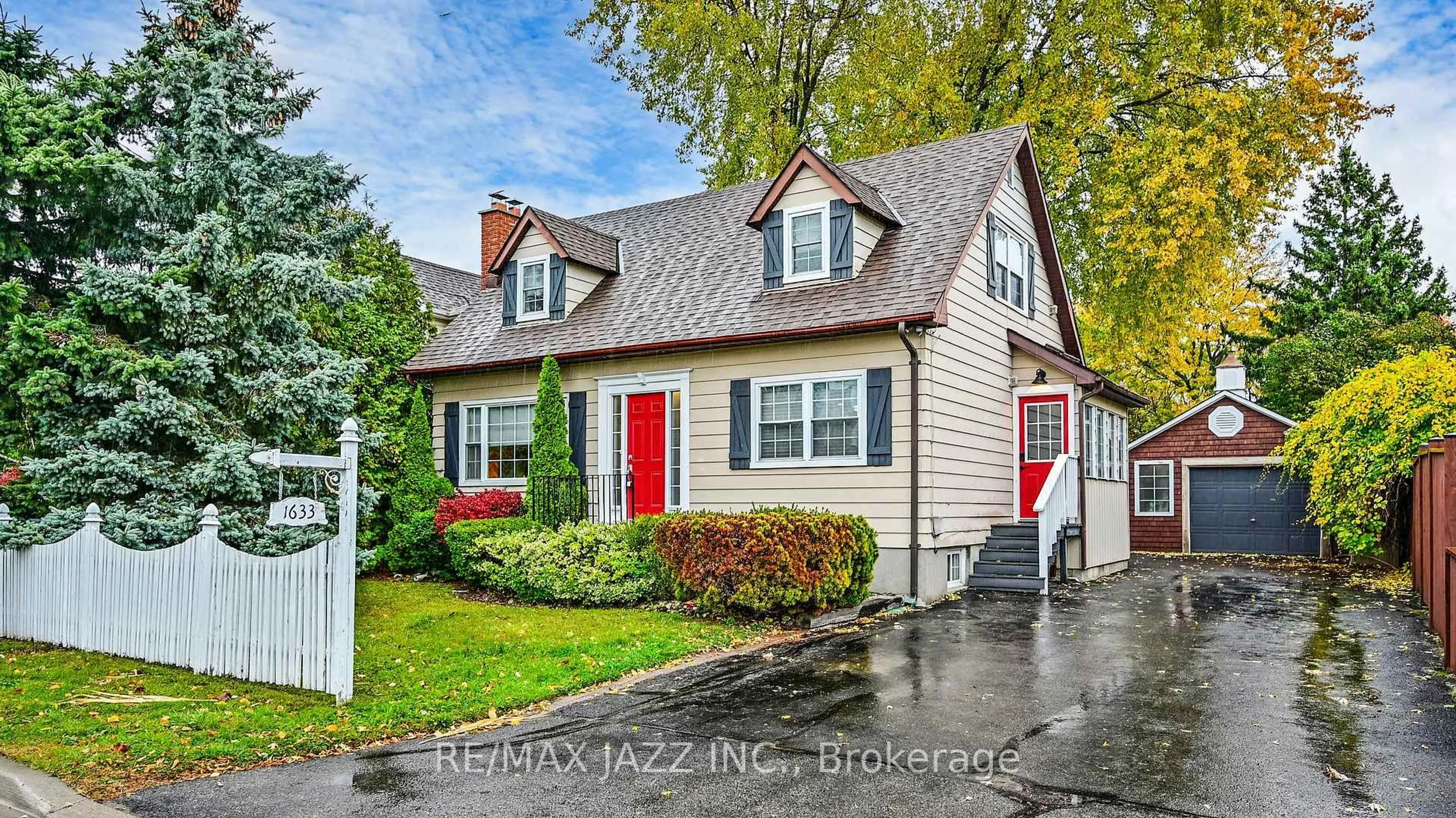 Home with vinyl exterior material, street for 1633 Charles St, Whitby Ontario L1N 1C1