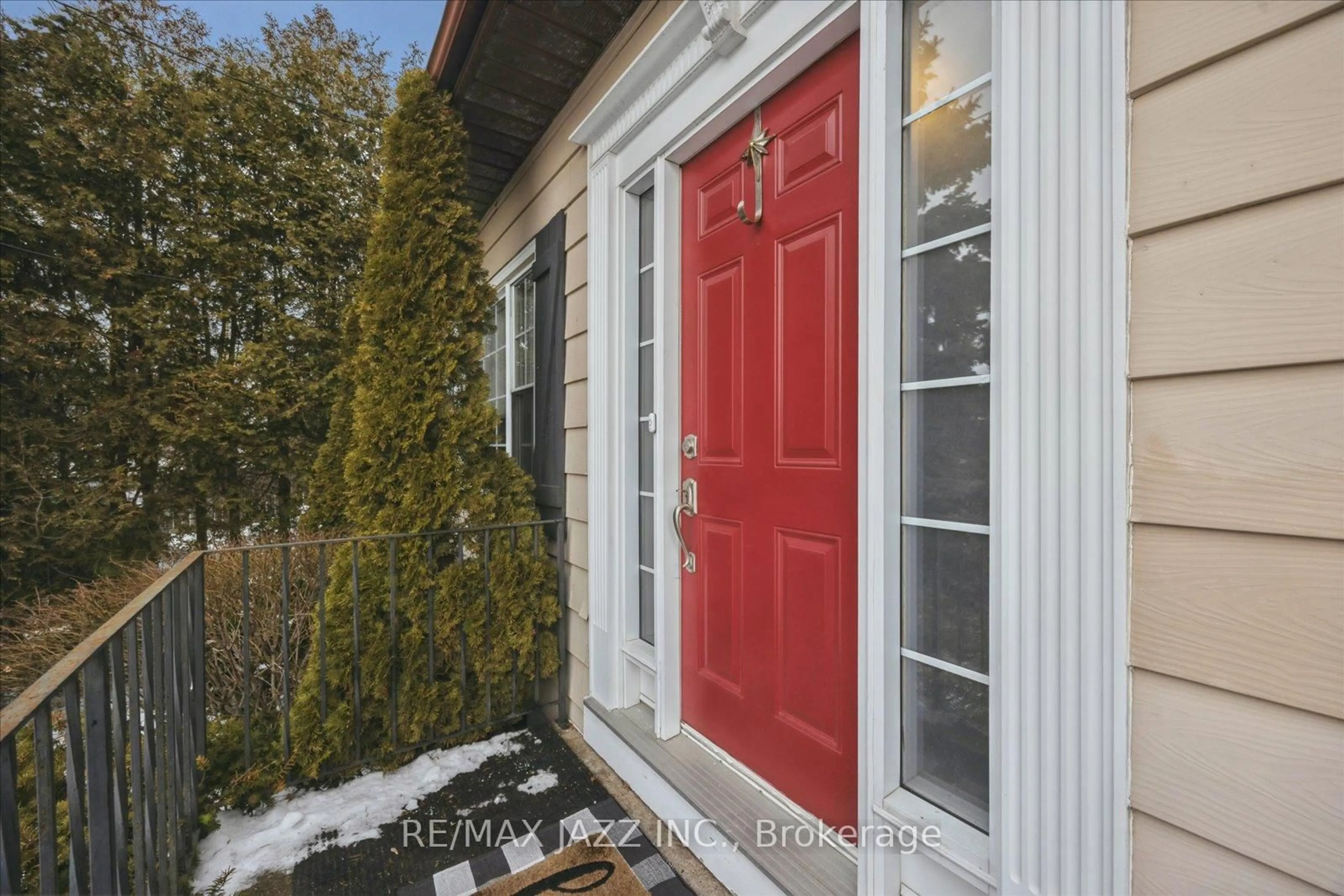 Unknown for 1633 Charles St, Whitby Ontario L1N 1C1