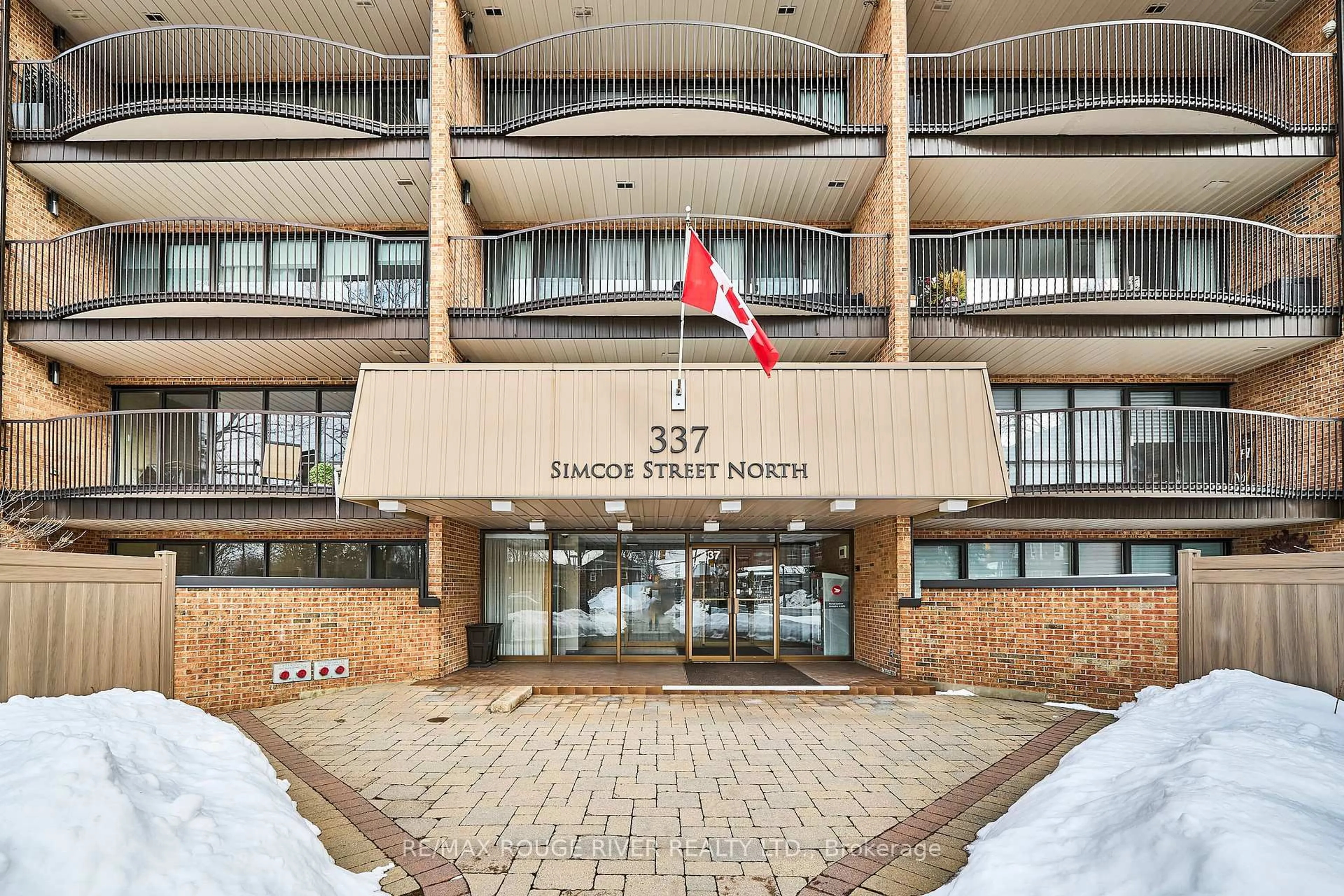Indoor foyer for 337 Simcoe St #401, Oshawa Ontario L1G 4T2
