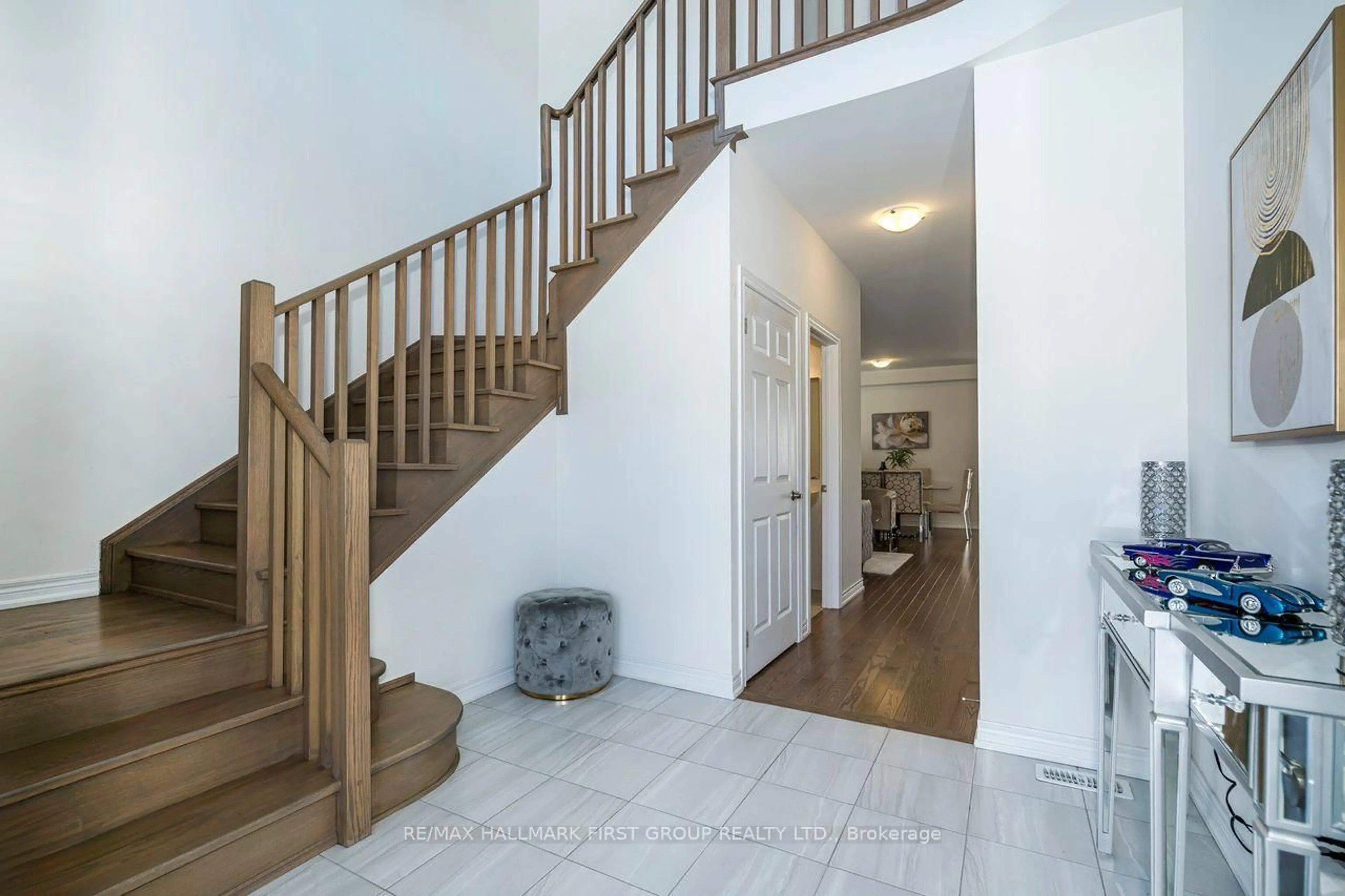 Unknown for 5 Toulouse St, Whitby Ontario L1P 0J2