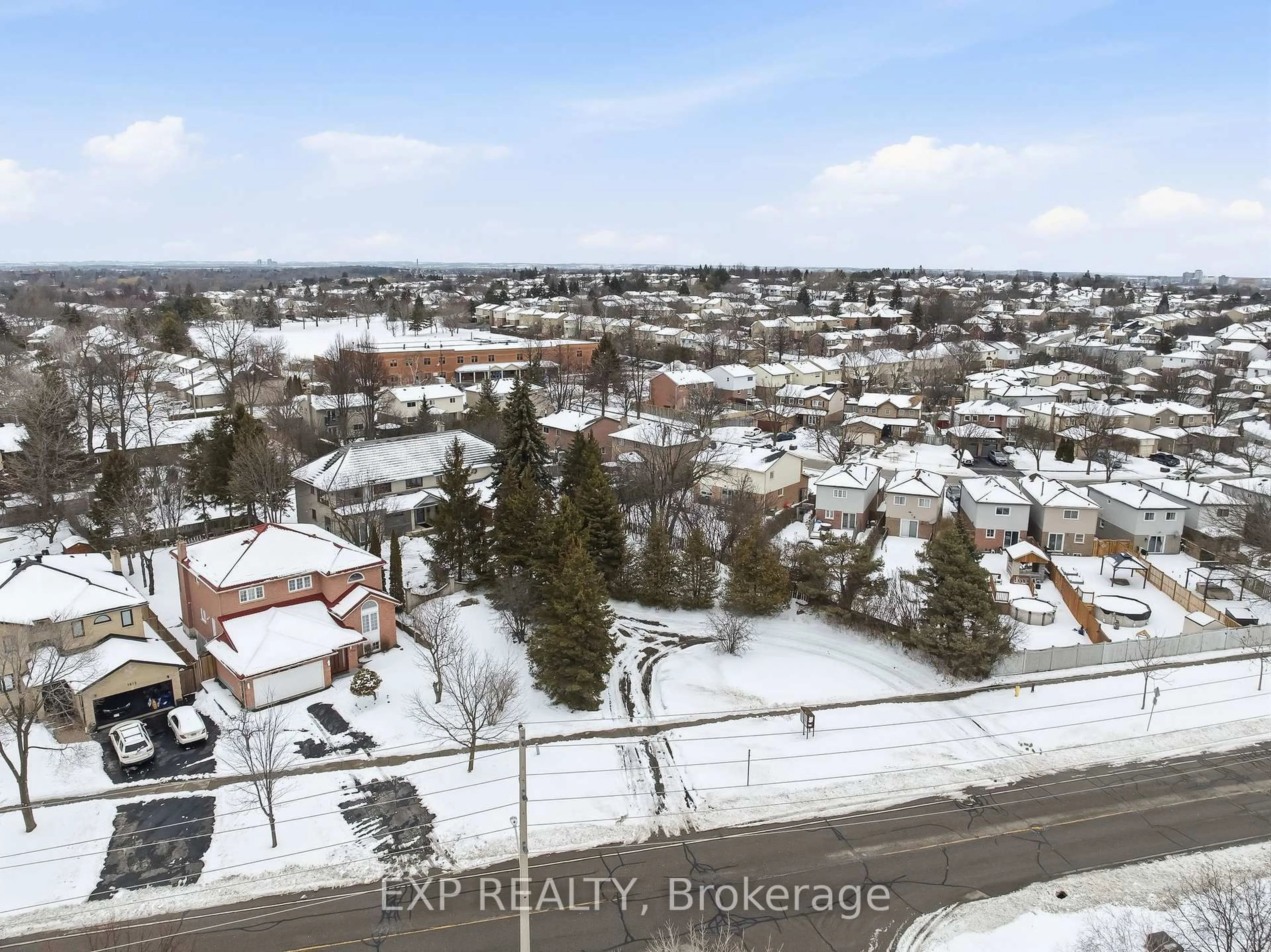 A pic from outside/outdoor area/front of a property/back of a property/a pic from drone, unknown for 1622 Burns St, Whitby Ontario L1N 9E2