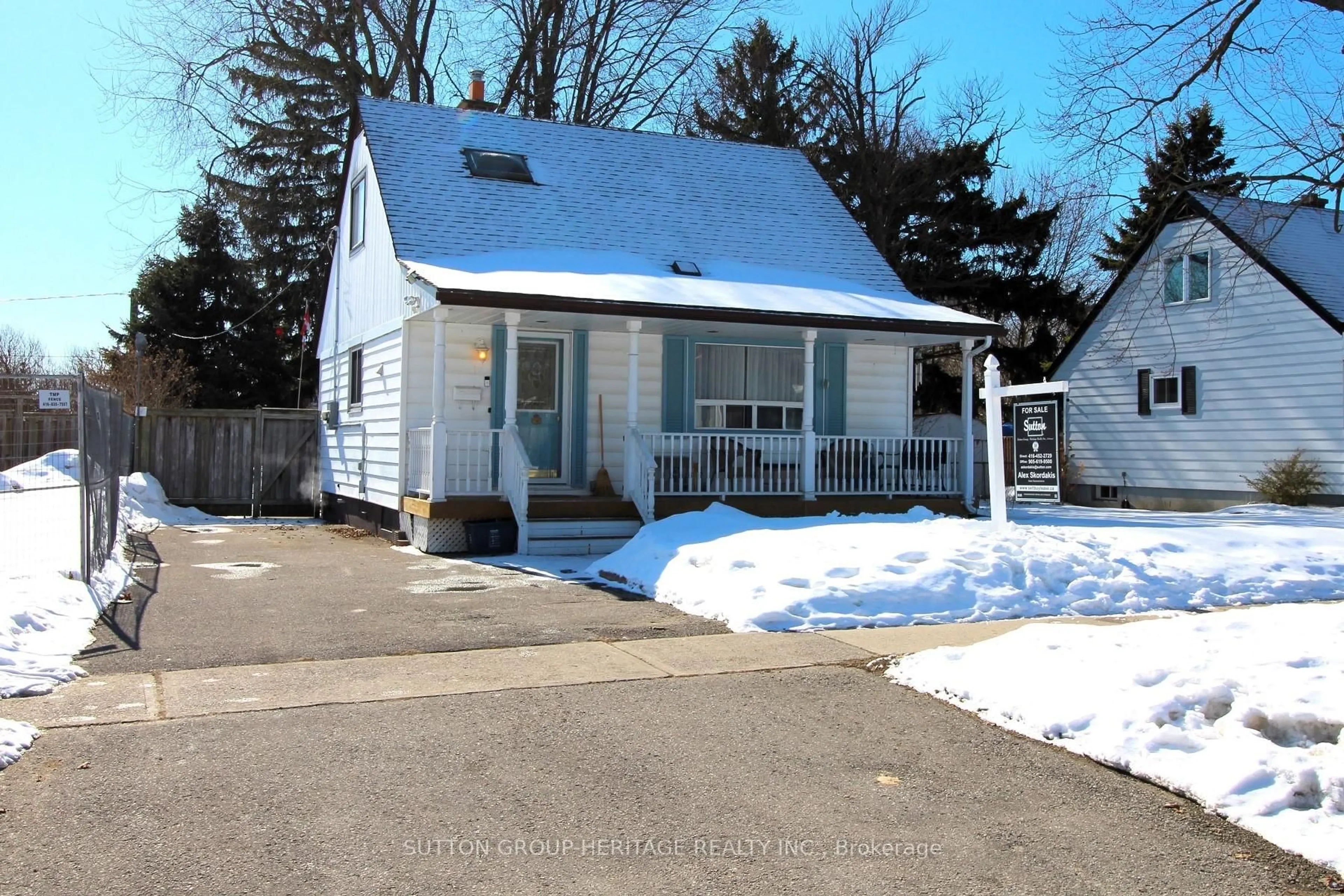 Home with vinyl exterior material, street for 106 Kings Cres, Ajax Ontario L1S 2M7