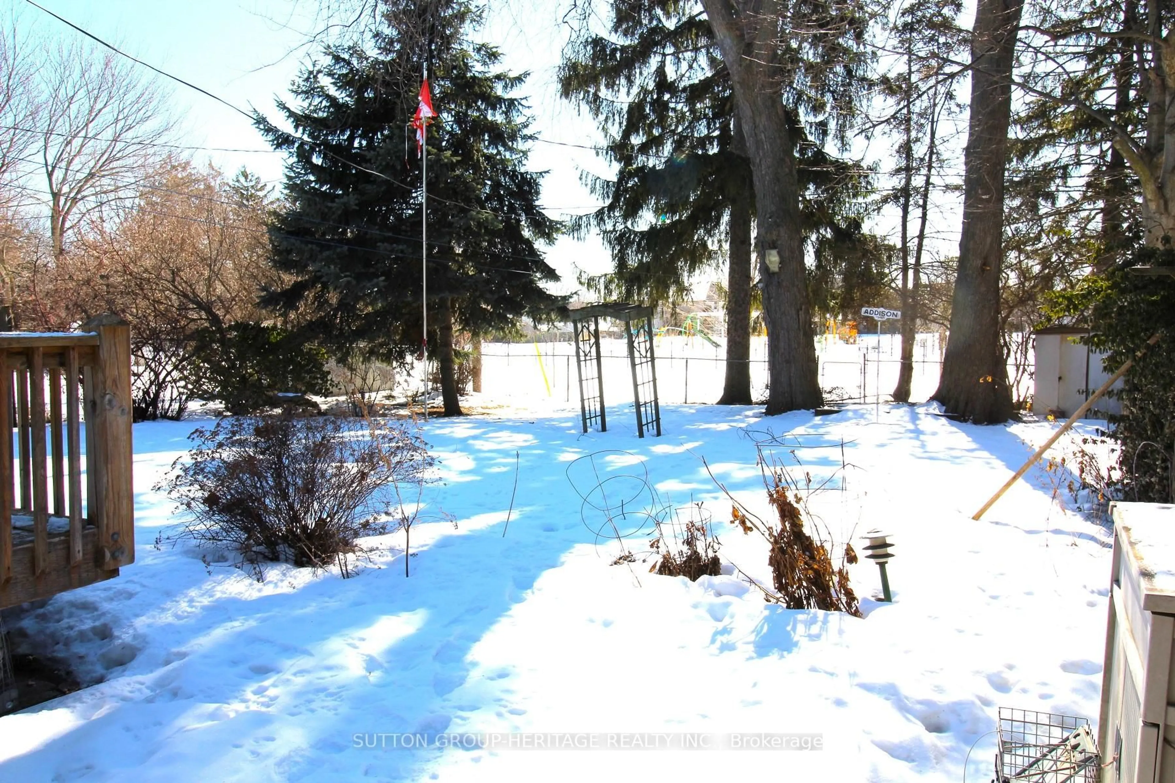 Patio, forest/trees view for 106 Kings Cres, Ajax Ontario L1S 2M7