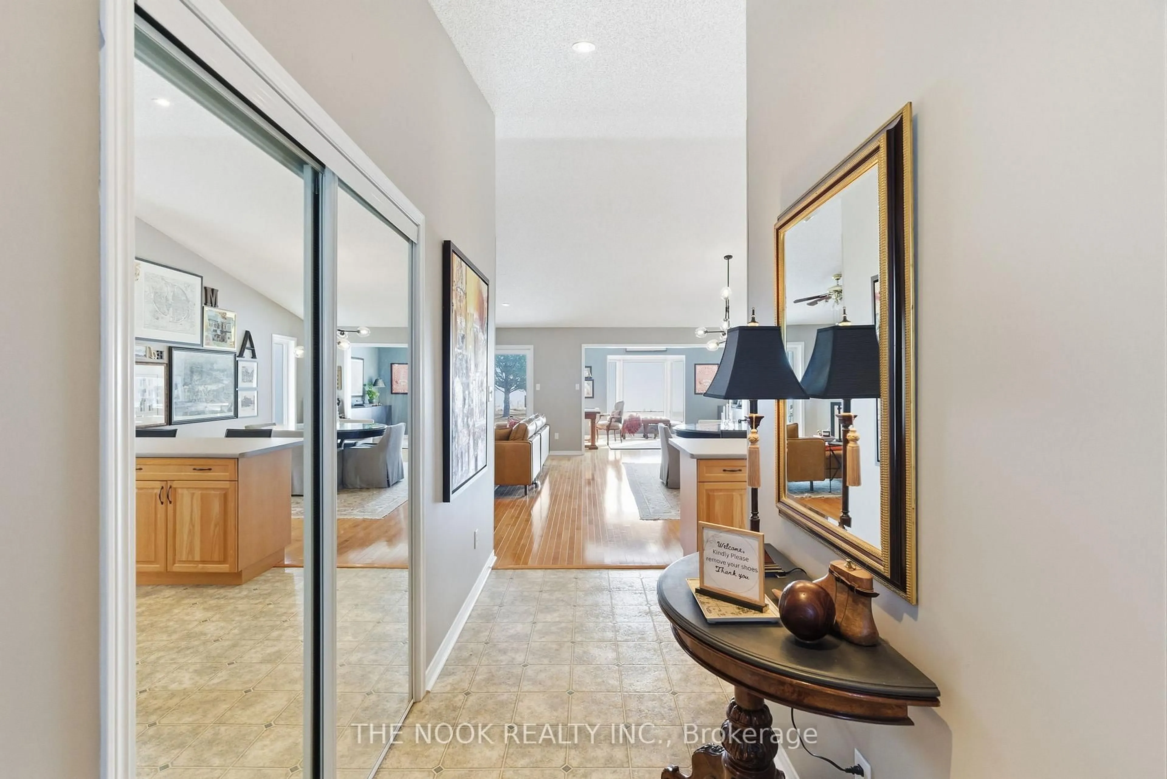 Indoor foyer for 3 Birch Tree Lane, Clarington Ontario L1B 1P2