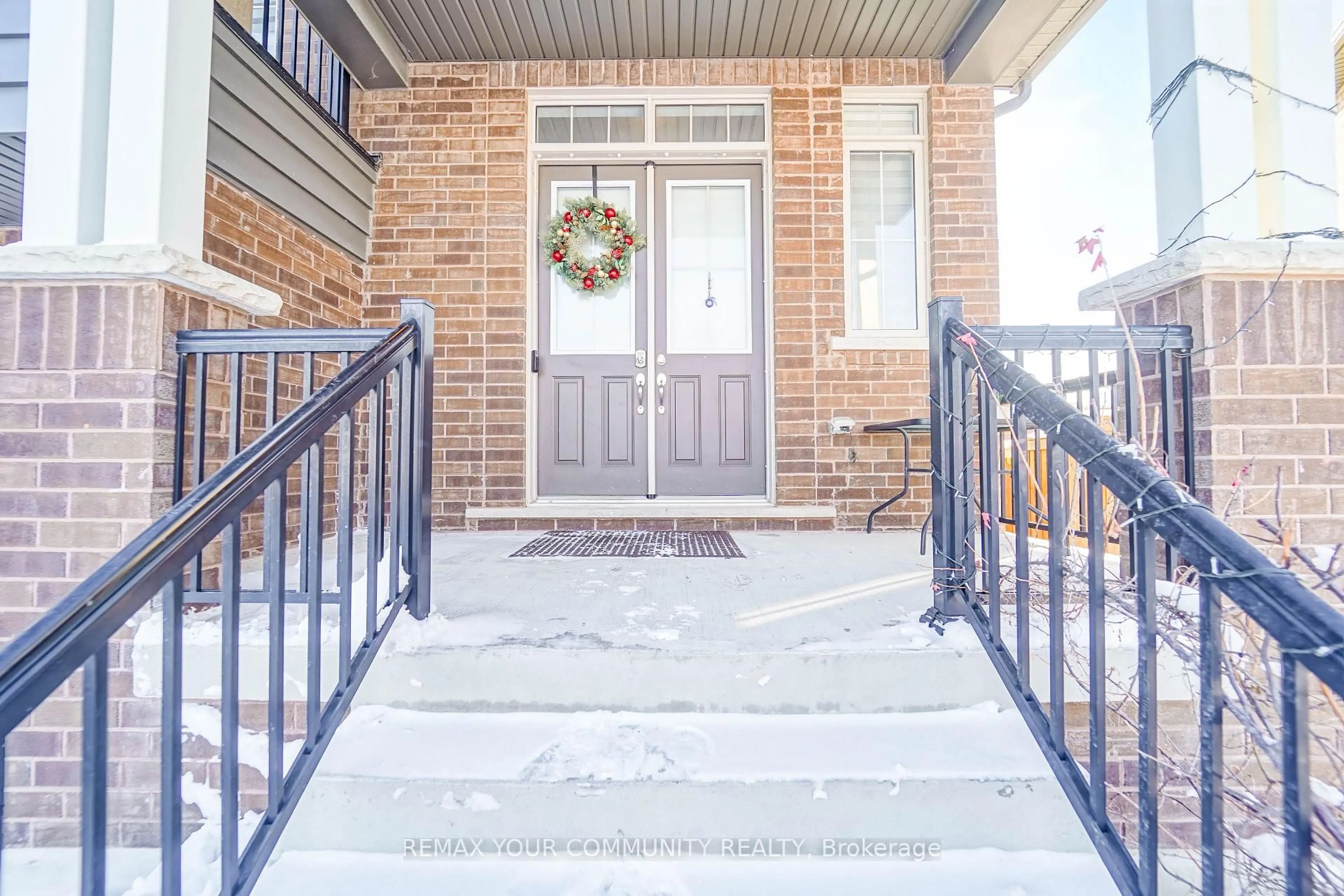 Indoor entryway for 133 MARCEL BRUNELLE Dr, Whitby Ontario L1P 0G7