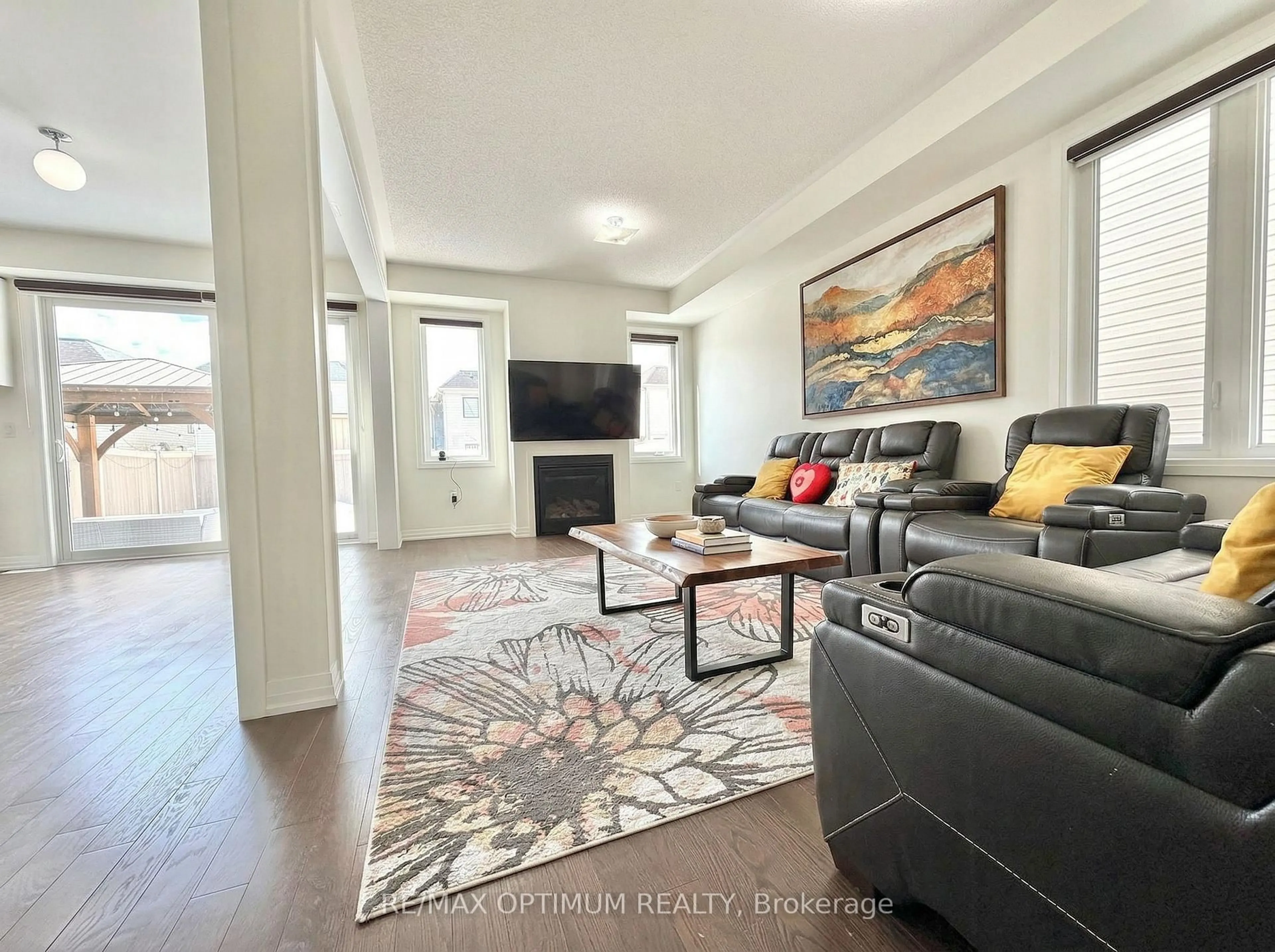 Living room with furniture, unknown for 42 Cryderman Lane, Clarington Ontario L1C 1Z8