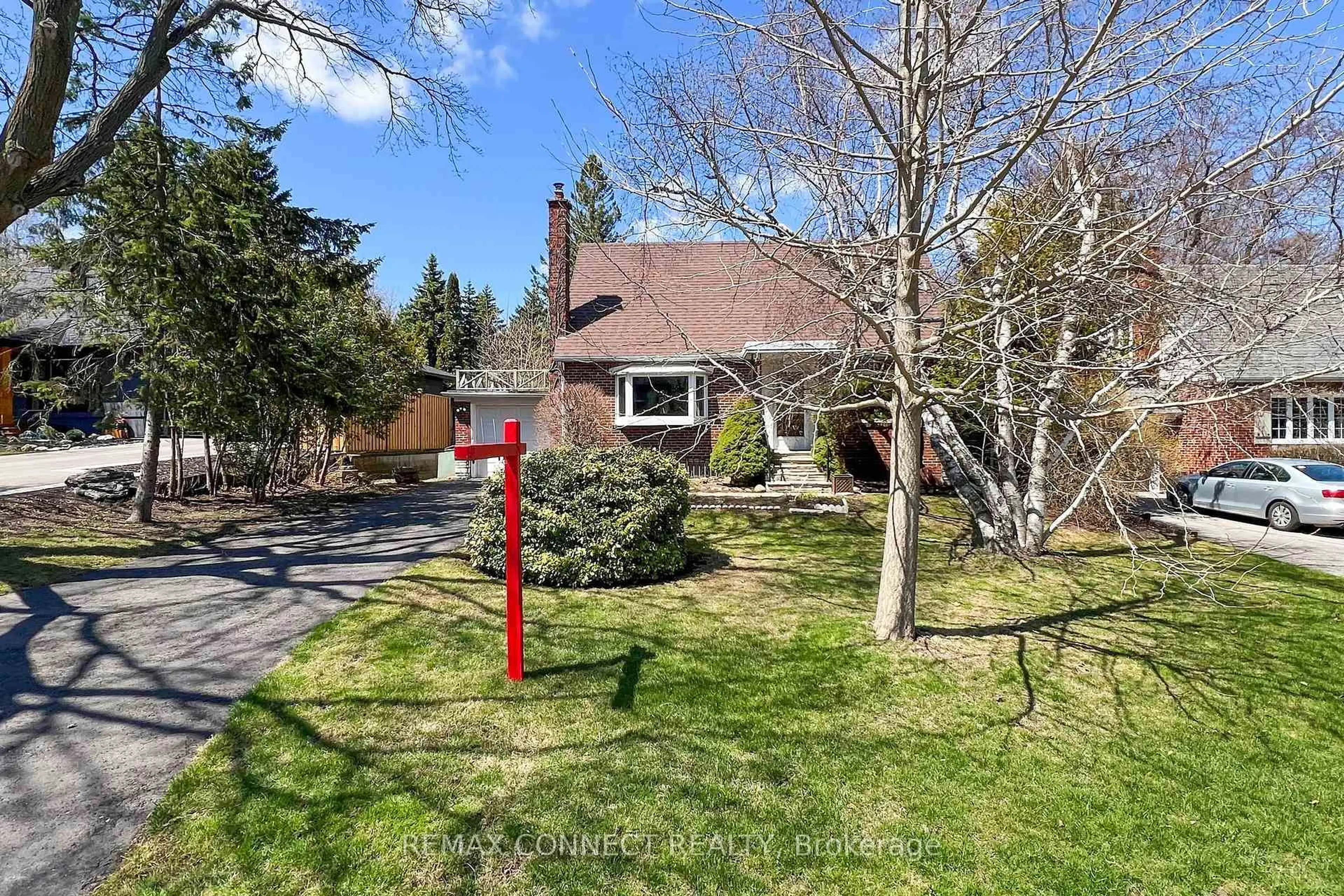 A pic from outside/outdoor area/front of a property/back of a property/a pic from drone, street for 20 Brinloor Blvd, Toronto Ontario M1M 1L2